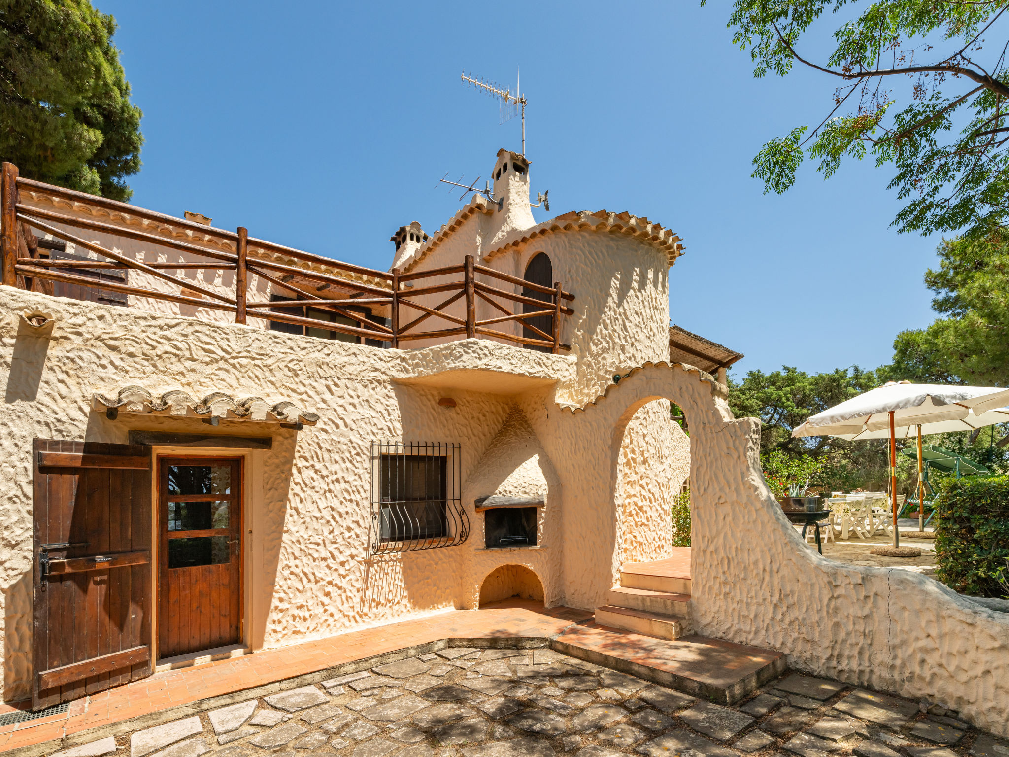 Villa Filigosa Villasimius: Spacious 6-Bedroom Family Villa with Sea Views and Garden in Villasimius Sardinia