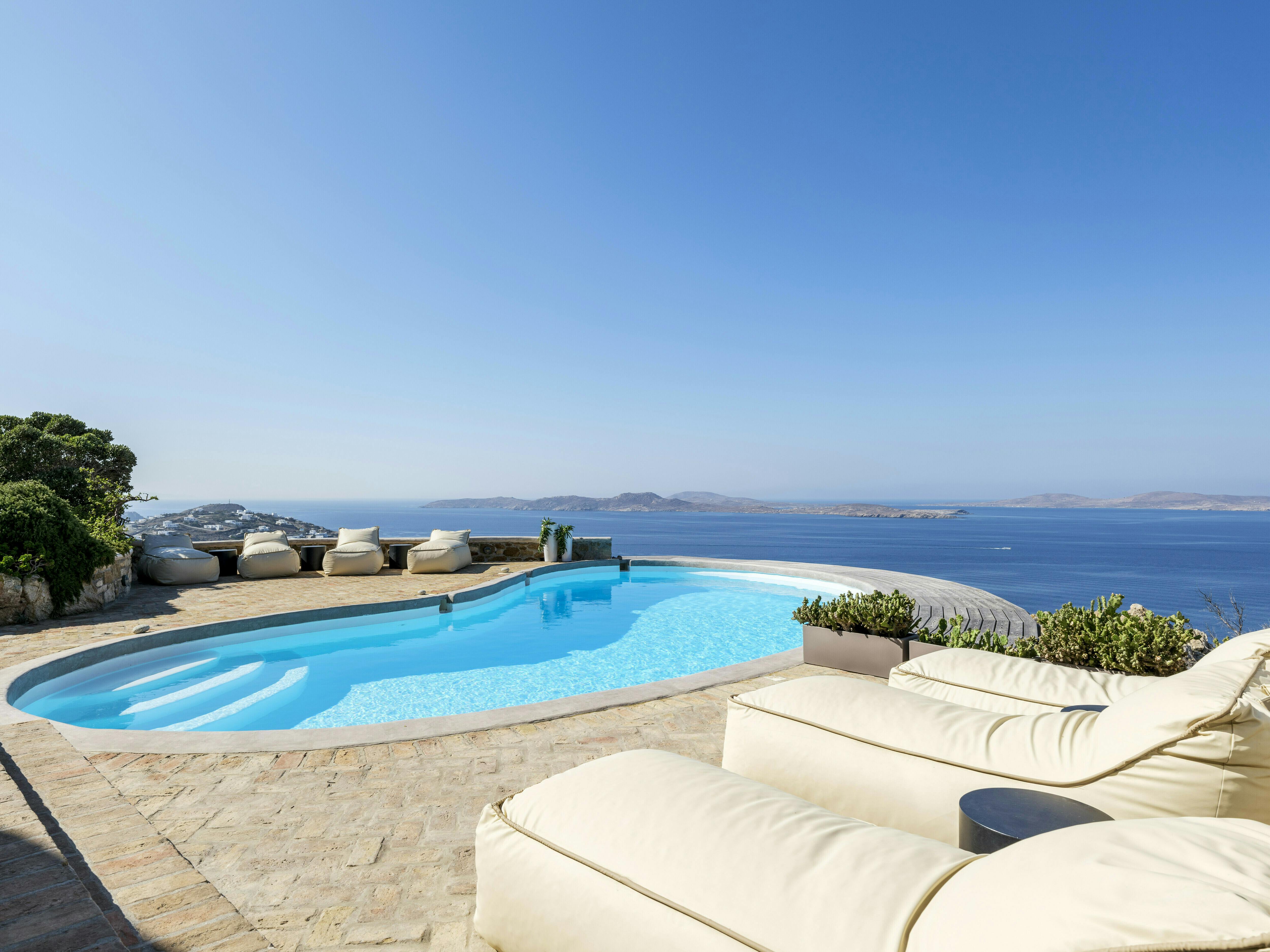 Villa Foinikas Agios Ioannis: Spacious 6-Bedroom Luxury Villa Rental with Private Pool and Sea Views, Agios Ioannis