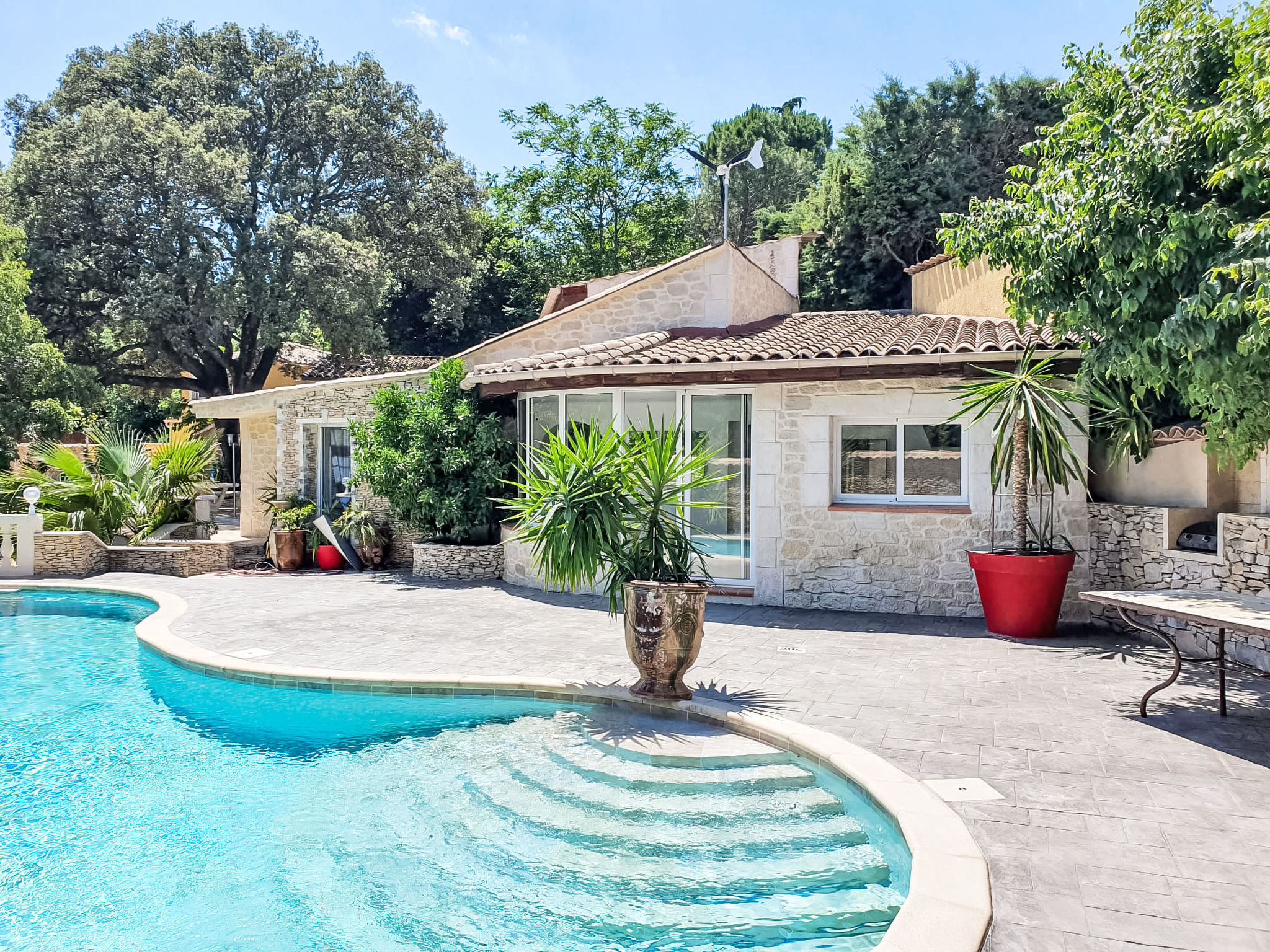 Villa Fontaine Nimes: Stunning 6-Bedroom Modern Villa with Heated Private Pool in Historic Nimes