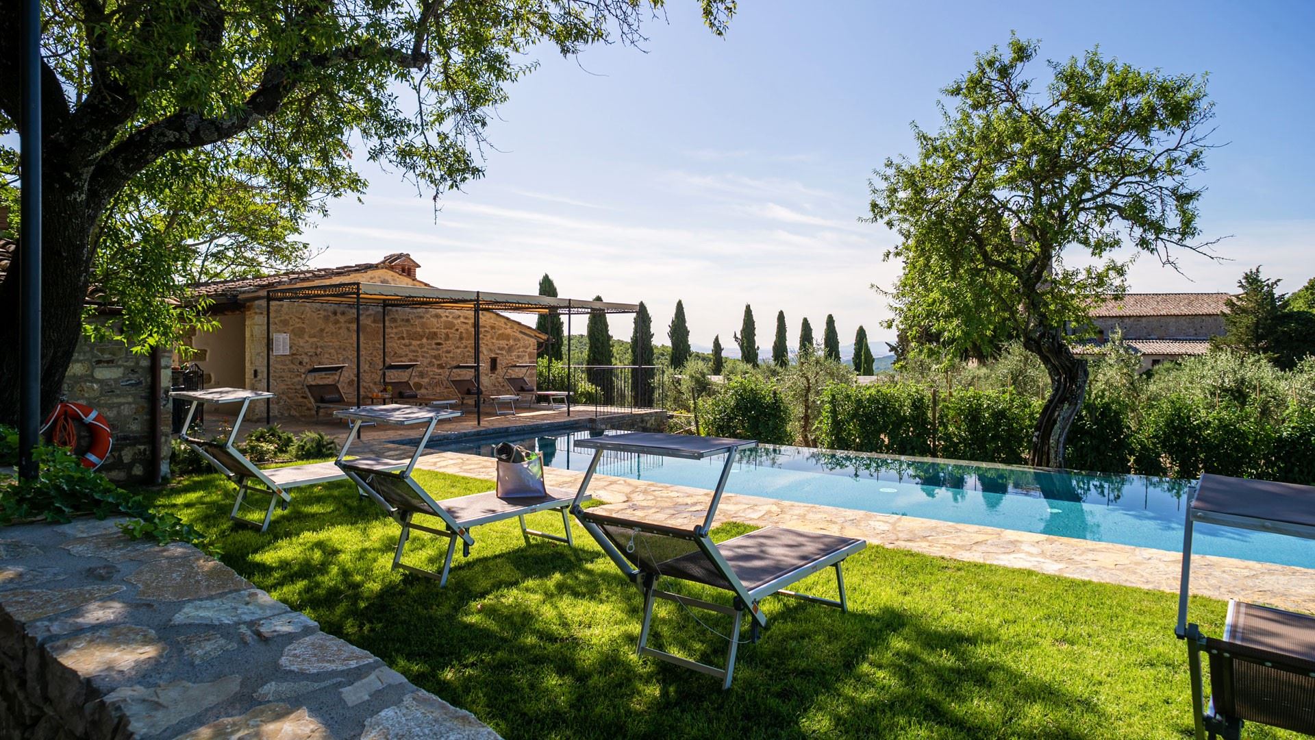 Villa Fontana Lecchi: Spacious 7-Bedroom Apartment with Pool and Sauna, Chianti