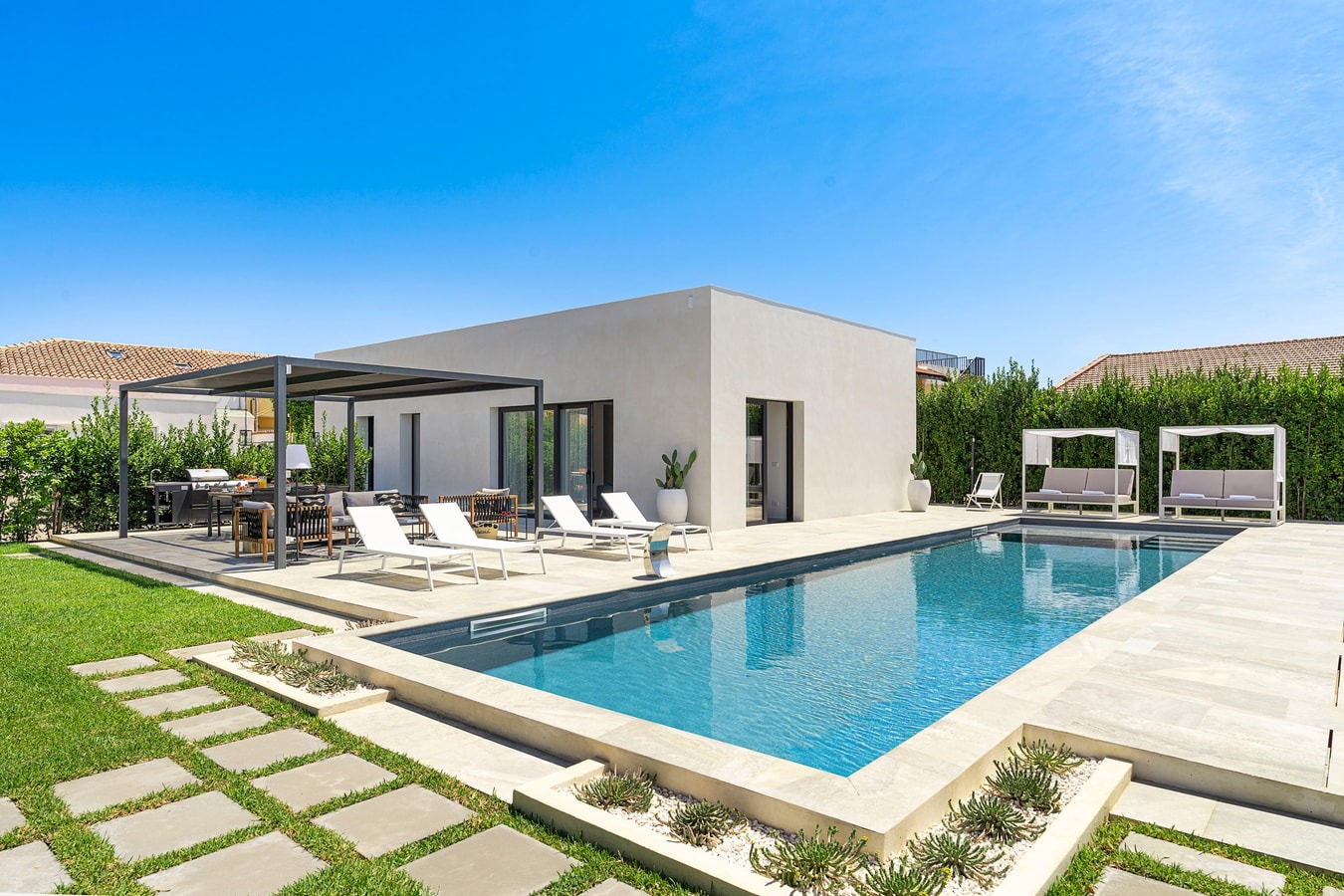 Villa Fonte Aretusa: Luxury 6-Bedroom Villa with Pool and Sea Views, Syracuse