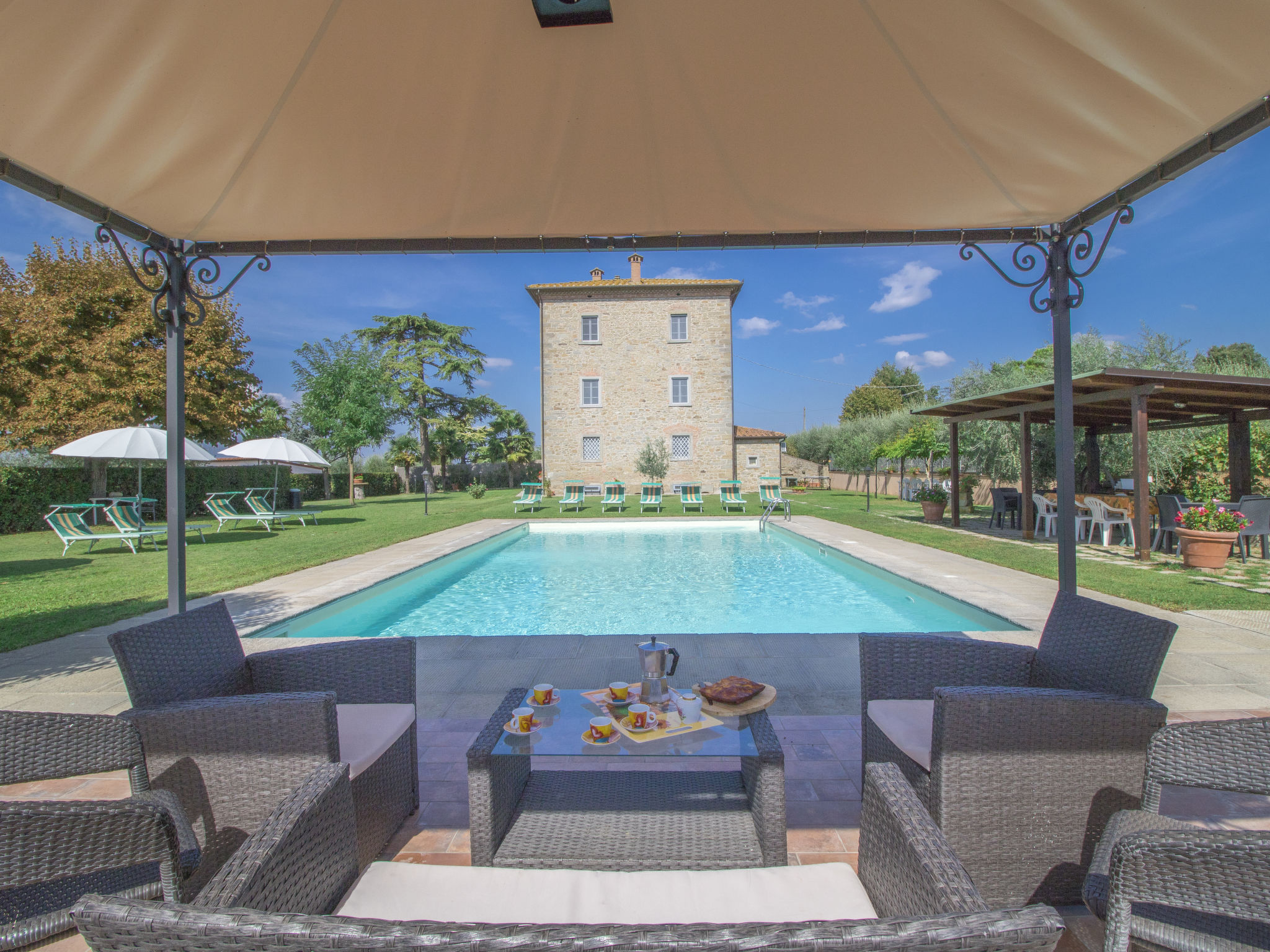Villa Fratta Cortona: Magnificent Historic 10-Bedroom Estate with Private Pool Accommodating 20 Guests in Tuscany