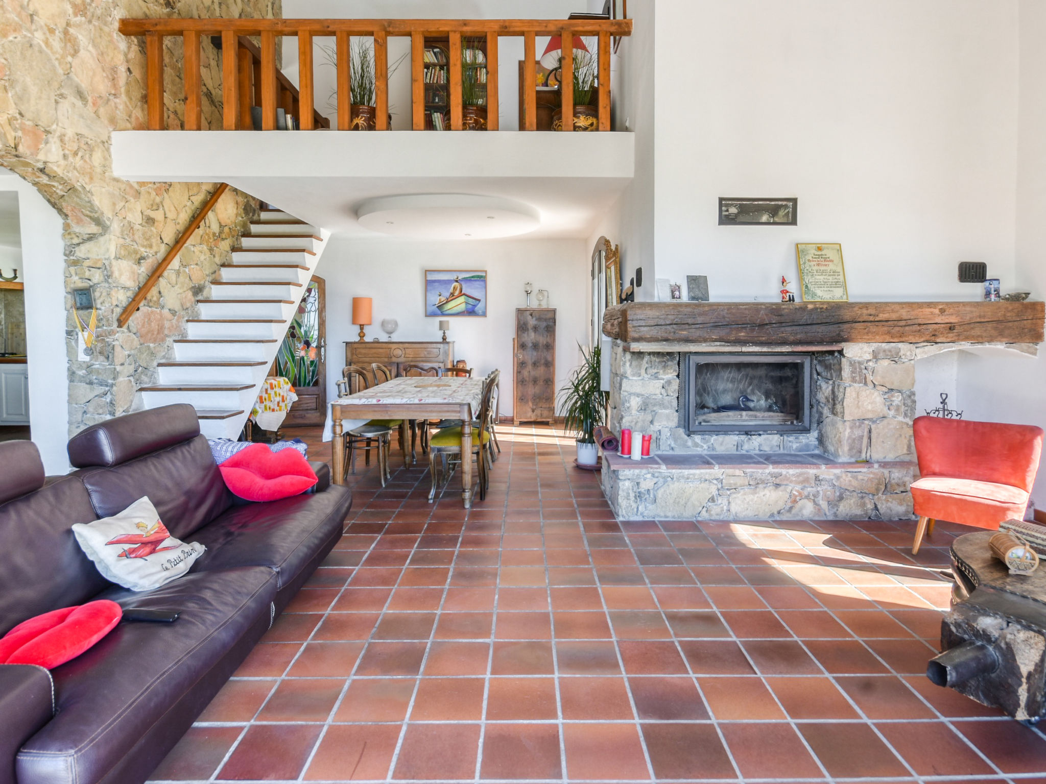 Villa Gapeau Sollies: Spacious 4-Bedroom Villa with Private Pool and Sea Views in Provence France
