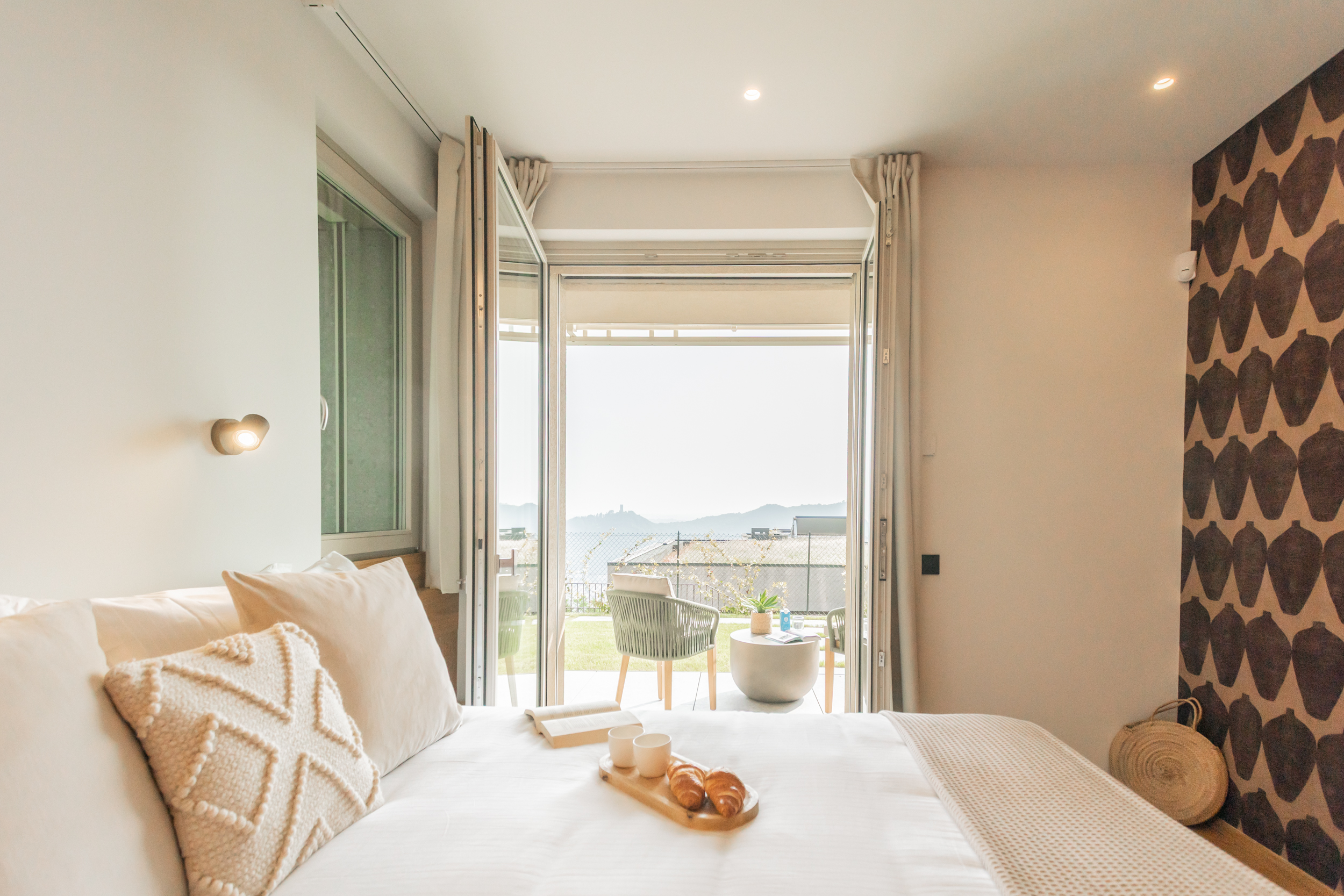 Villa Garzola Como: Luxury 4-Bedroom Villa with Panoramic Pool, Como