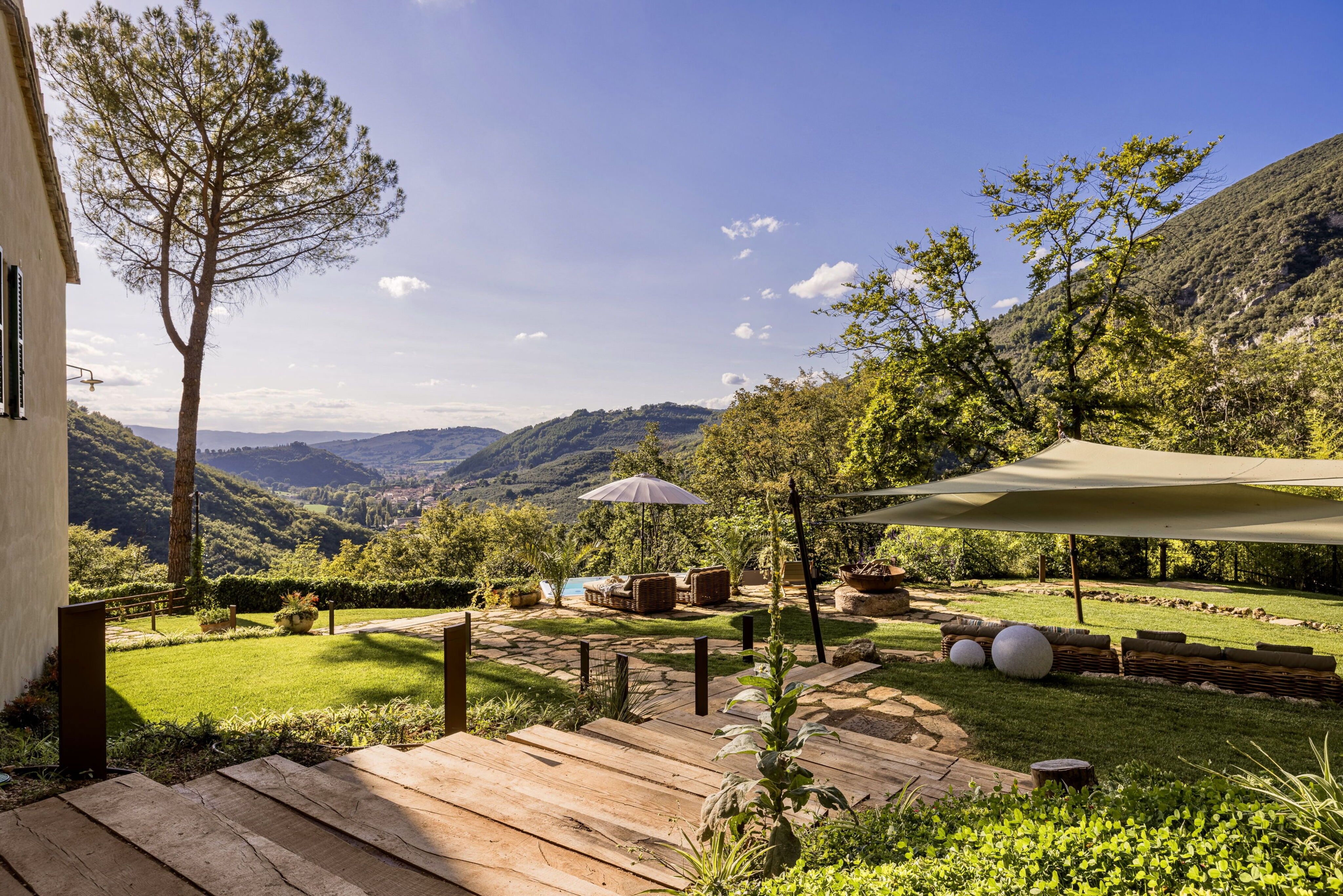 Villa Ginestra Umbria: Luxury 3-Bedroom Villa with Sauna and Outdoor Jacuzzi, Umbria