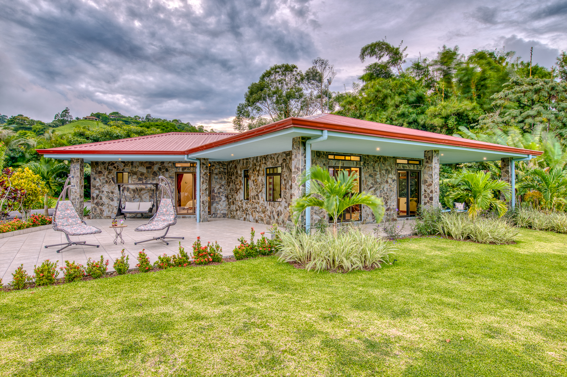 Villa Guaria Tilarán: Luxury 4-Bedroom Villa with Pool and Hot Tub, Costa Rica
