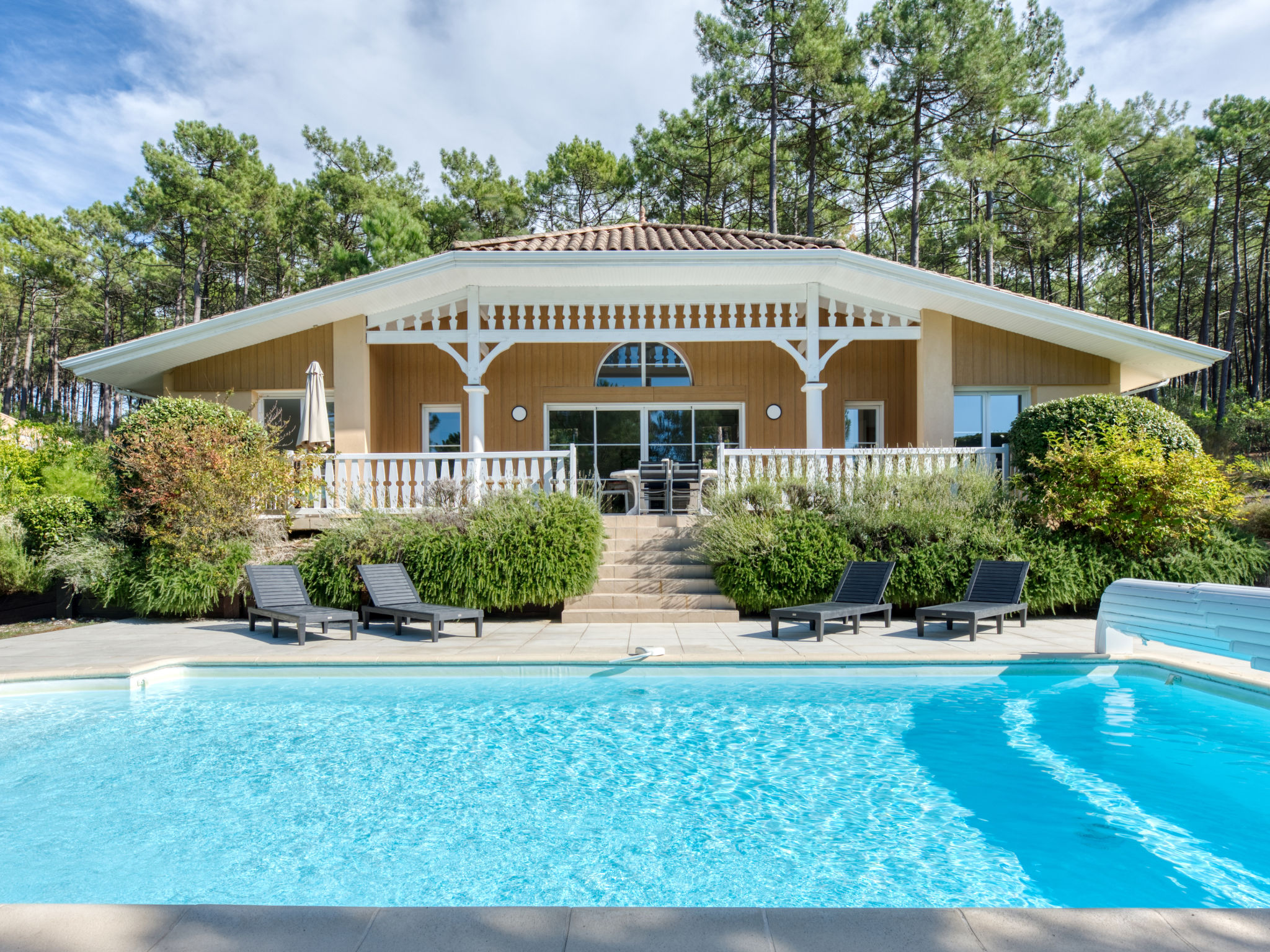 Villa Hourqueyre Lacanau: Exclusive 3-Bedroom Villa with Private Pool and Golf Course Access in Atlantic France