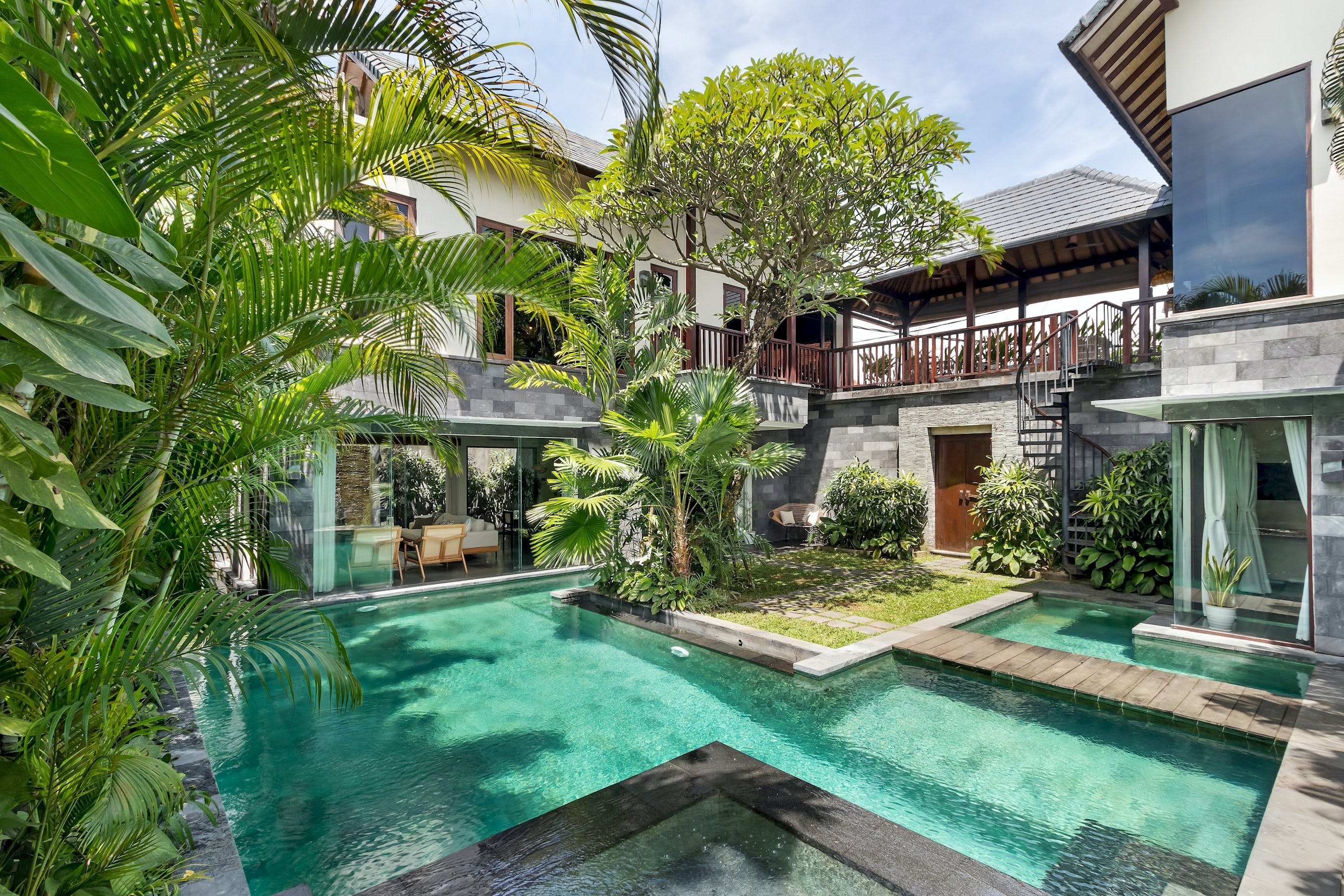 Villa Jepun Seminyak: Luxury 4-Bedroom Villa with Private Pool and Sea Views, Bali