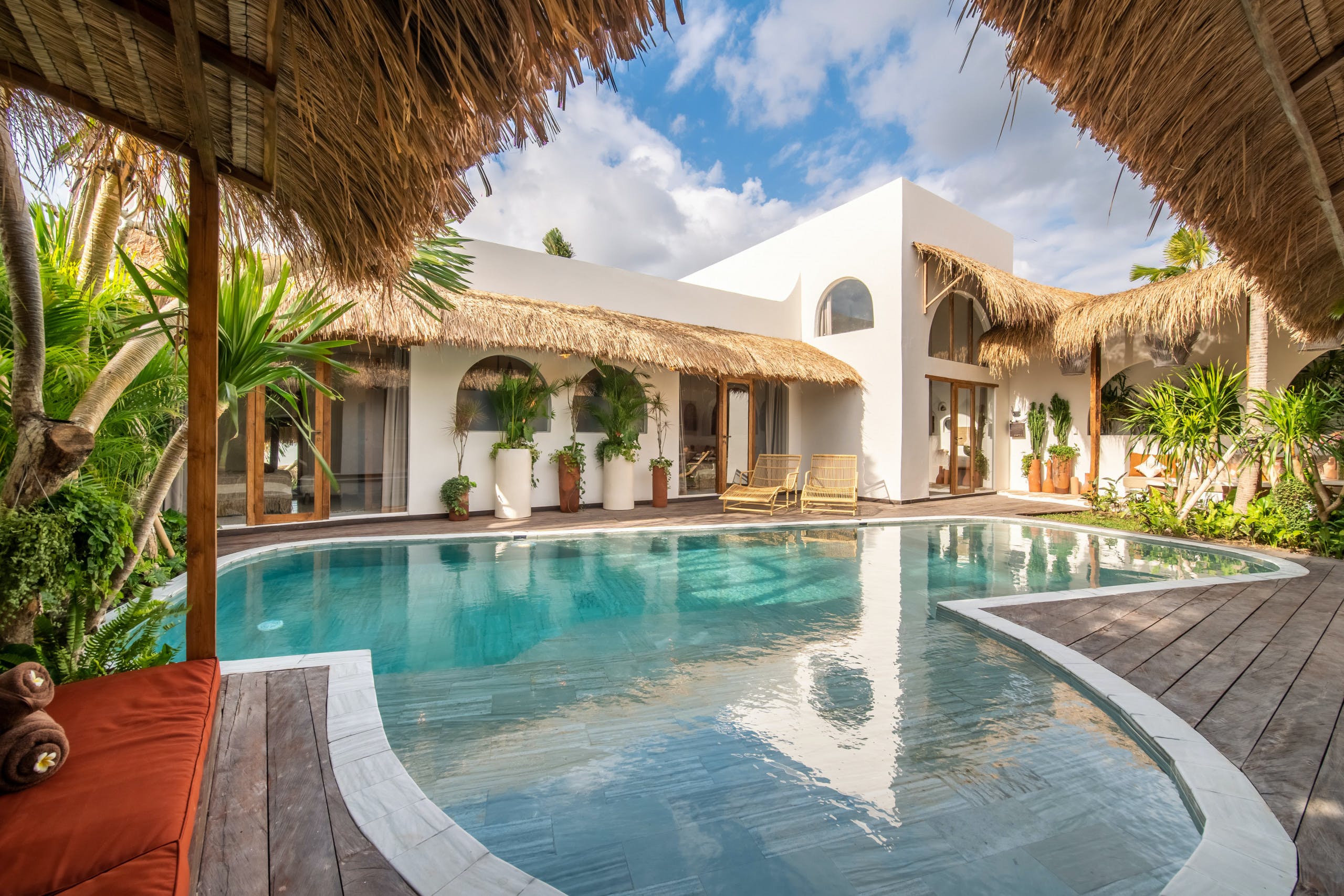 Villa Jukung Canggu: Luxury 4-Bedroom Villa with Private Pool and Sea Views, Bali