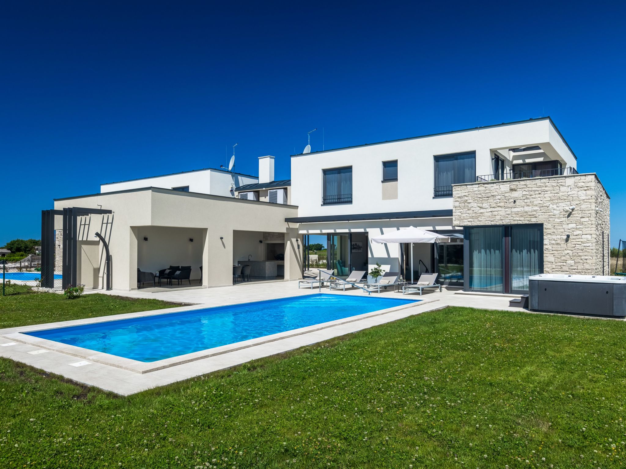 Villa Juraj Novigrad: Modern 4-Bedroom Villa with Heated Private Pool and Hot Tub in Istrian Countryside Near Novigrad