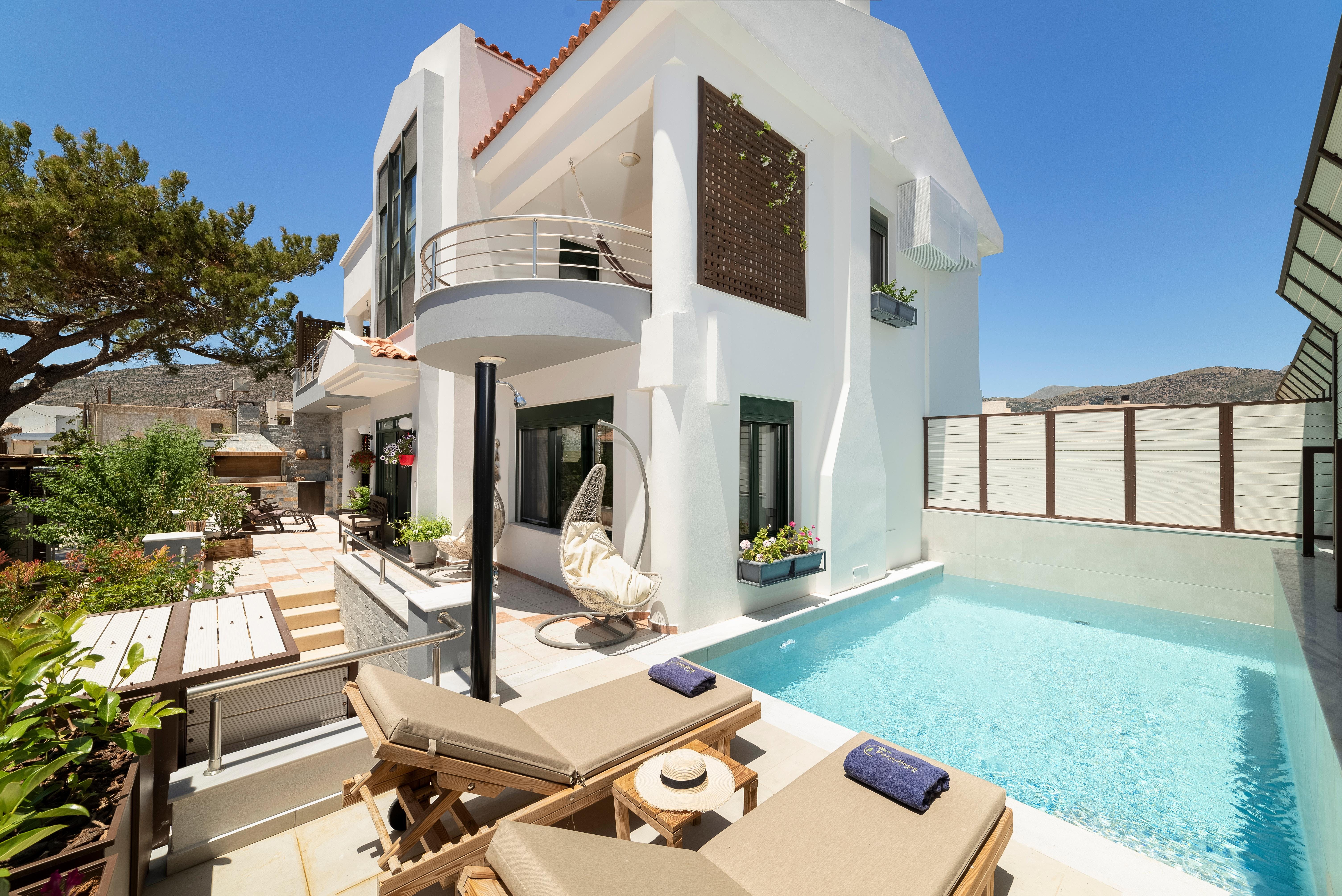 Villa Kalypso Ierapetra: Spacious 5-Bedroom Apartment with Pool and Sea Views, Crete