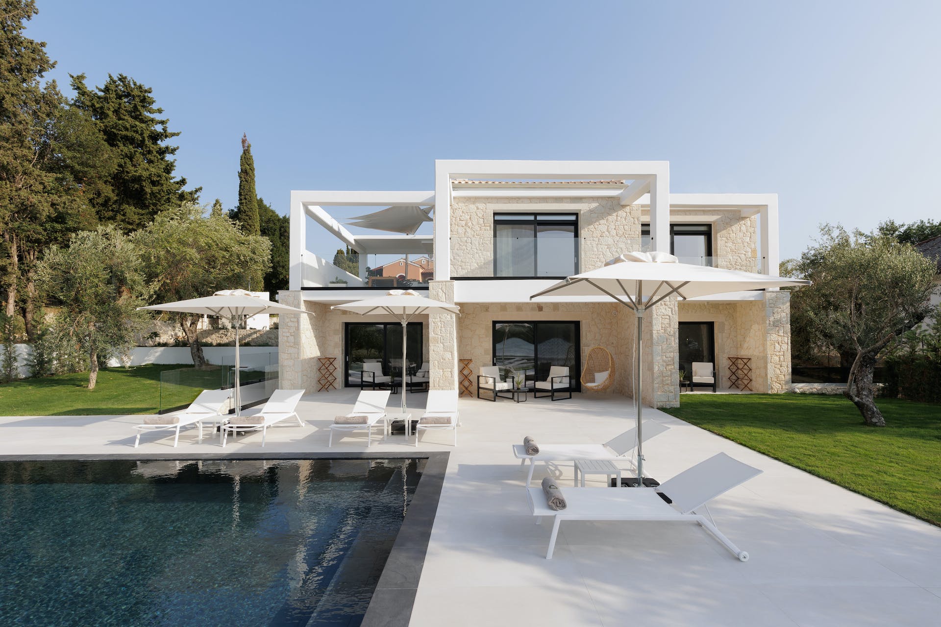 Villa Kalypso Kontokali: Chic 4-Bedroom Apartment with Sea Views and Pool, Corfu