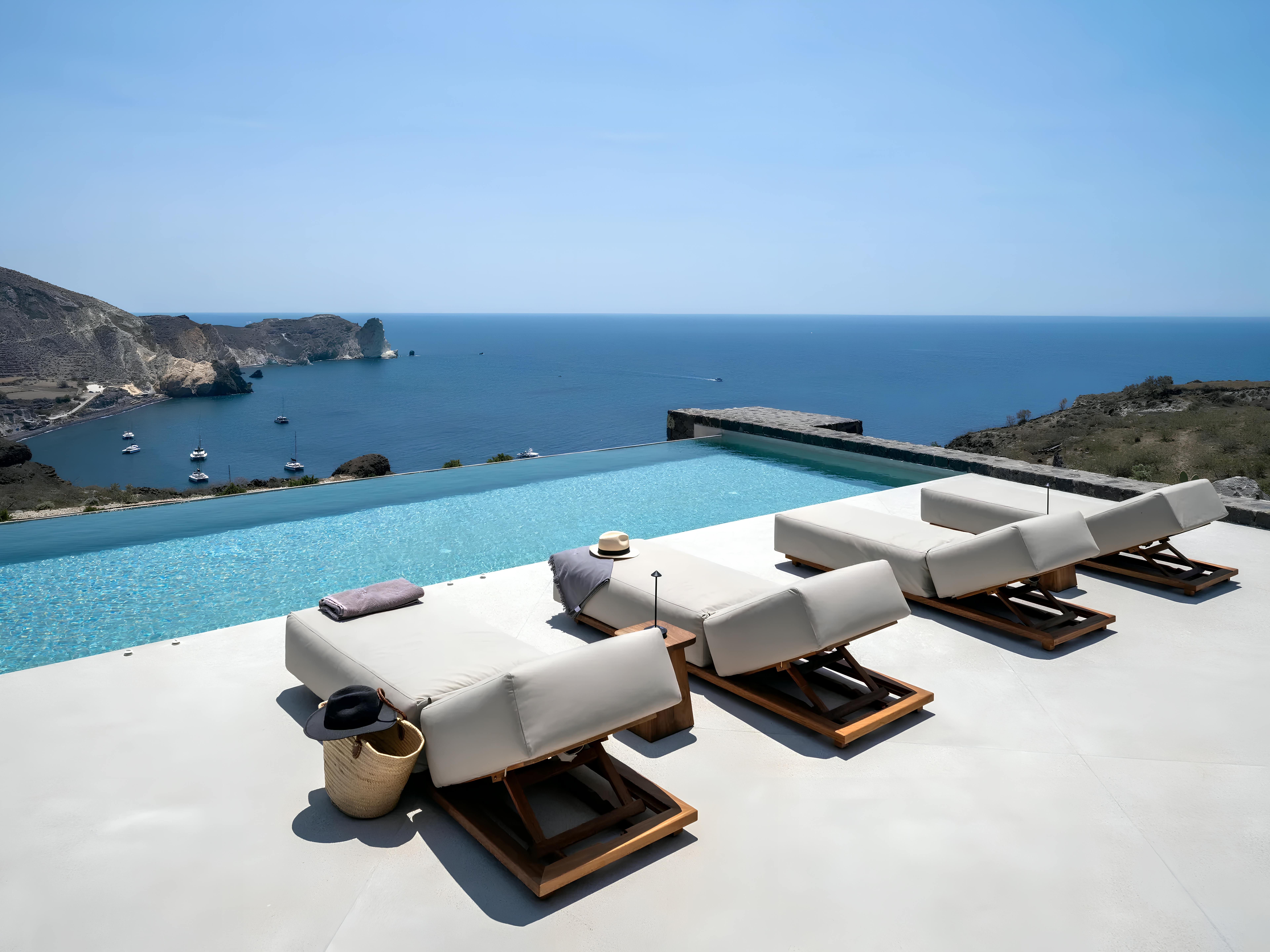 Villa Kamarian Akrotiri: Luxury 8-Bedroom Villa with Infinity Pool and Sea Views, Santorini