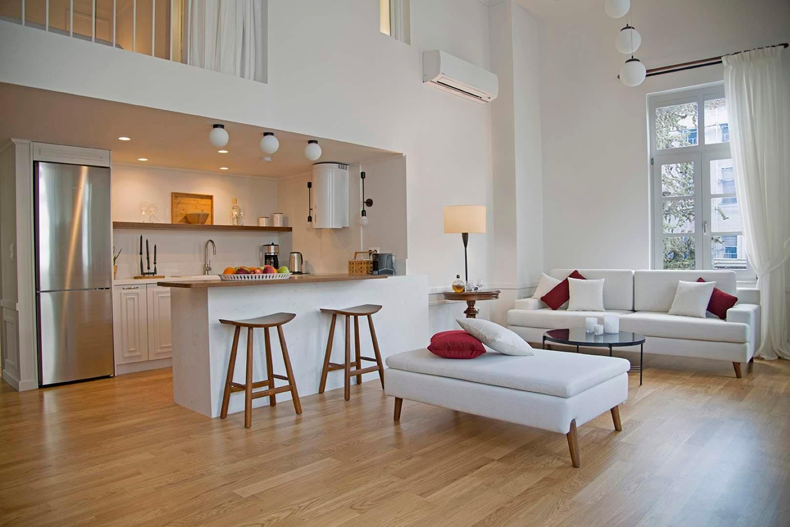 Villa Kapnikarea Athens: Charming 2-Bedroom Apartment Rental with Balcony Near Acropolis, Athens
