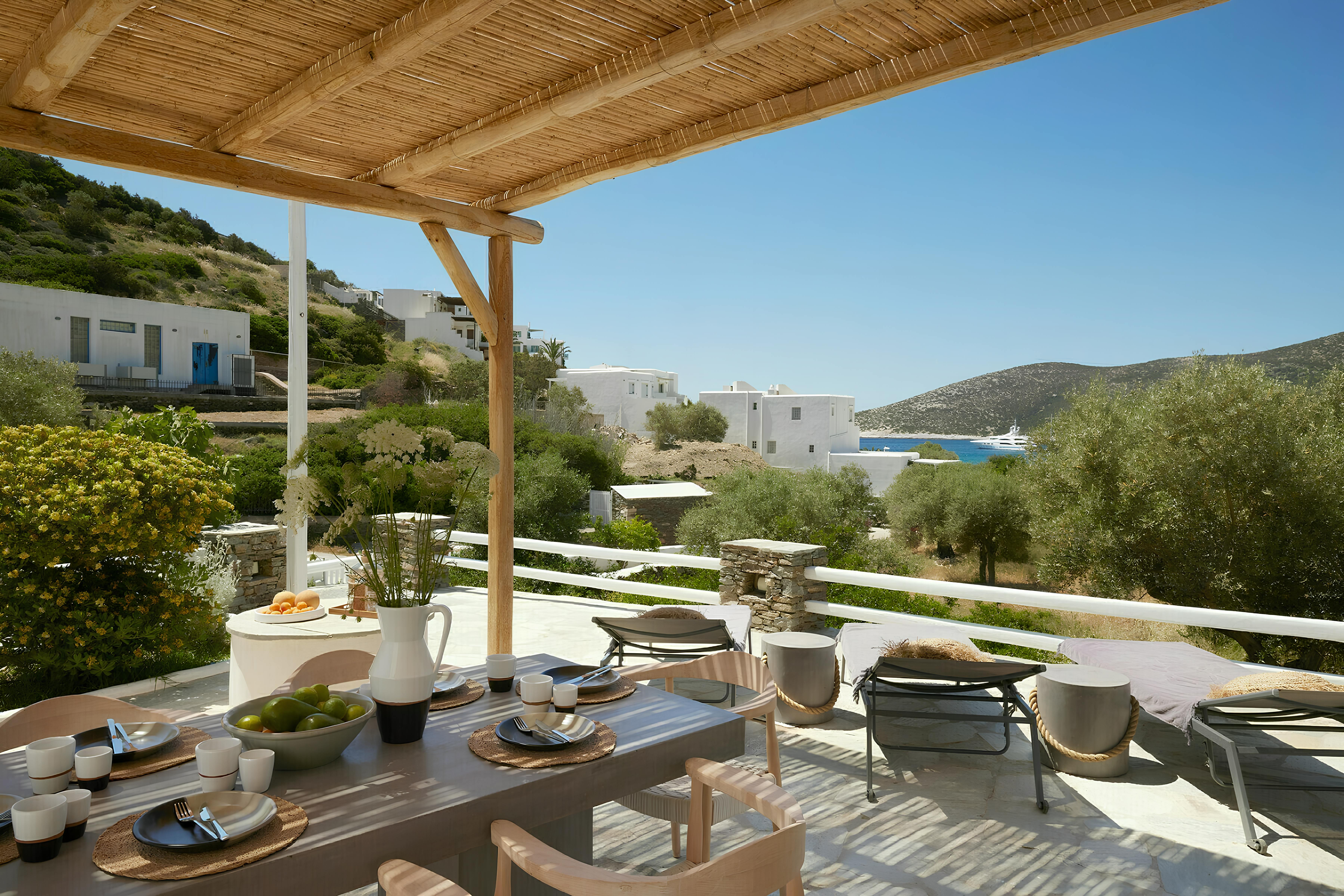 Villa Kastro Sifnos: Luxury 4-Bedroom Villa with Sea Views and Air-Con, Sifnos