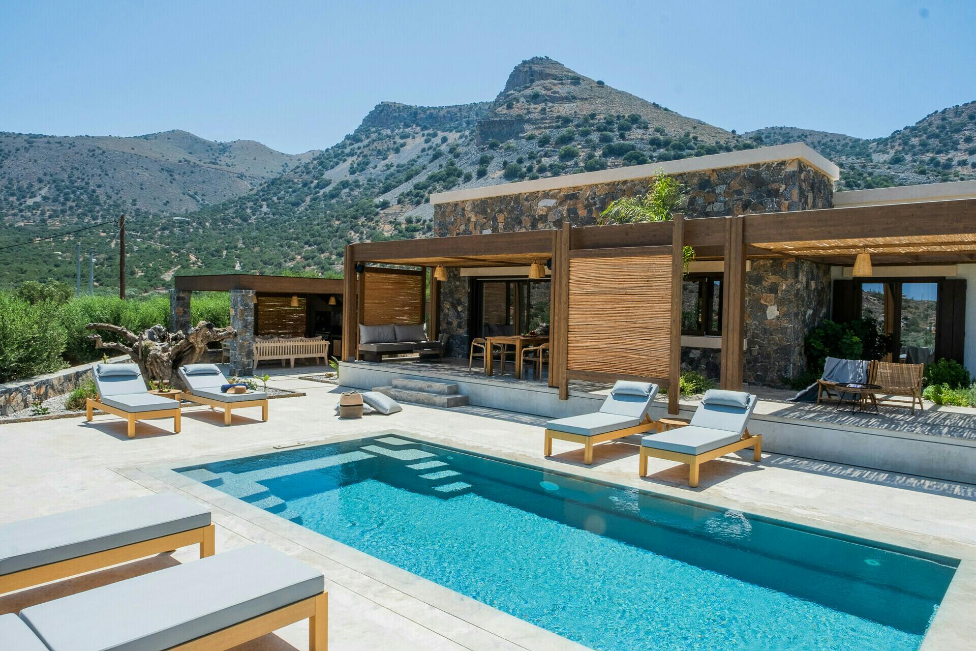 Villa Keras Elounda: Luxury 3-Bedroom Villa with Private Pool and Air-Con, Elounda