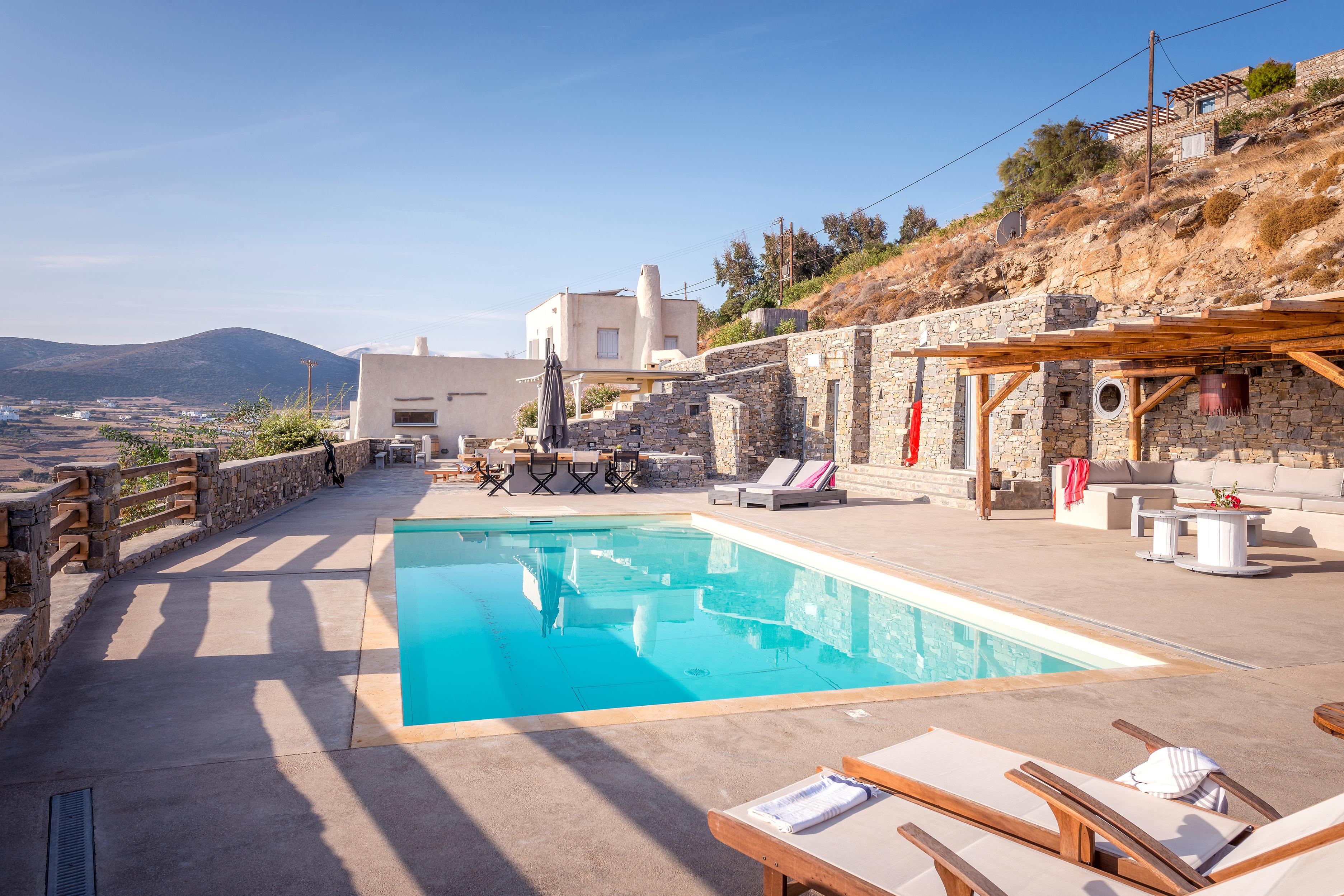 Villa Kolimbithres Paros: Spacious 6-Bedroom Luxury Apartment with Sea Views, Paros