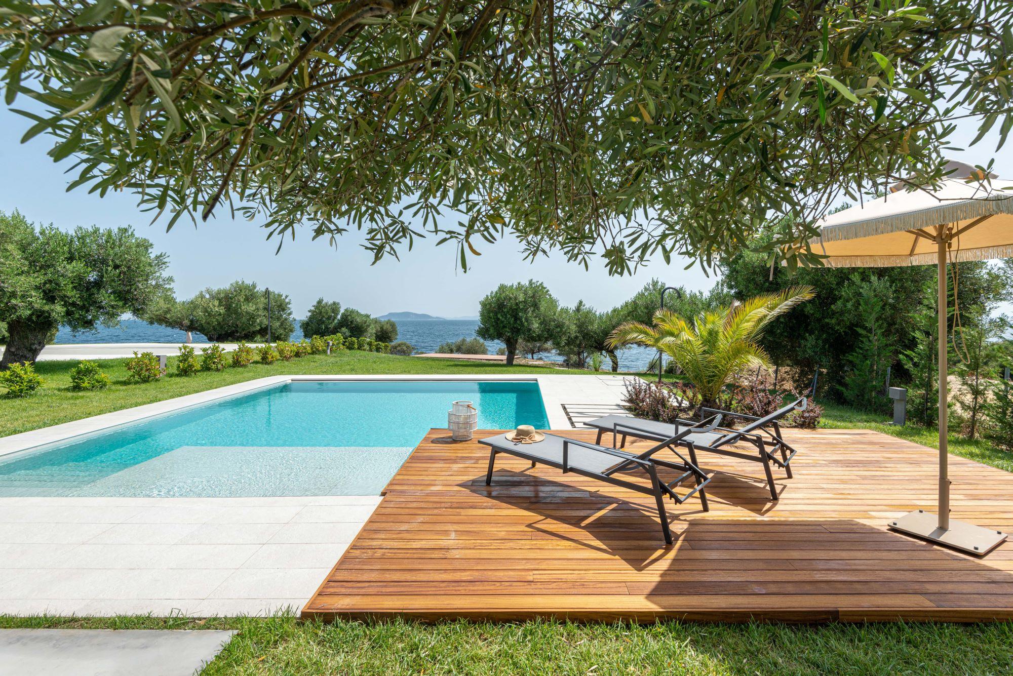 Villa Koukos Nikiti: Chic 3-Bedroom Apartment with Private Beach Access, Nikiti