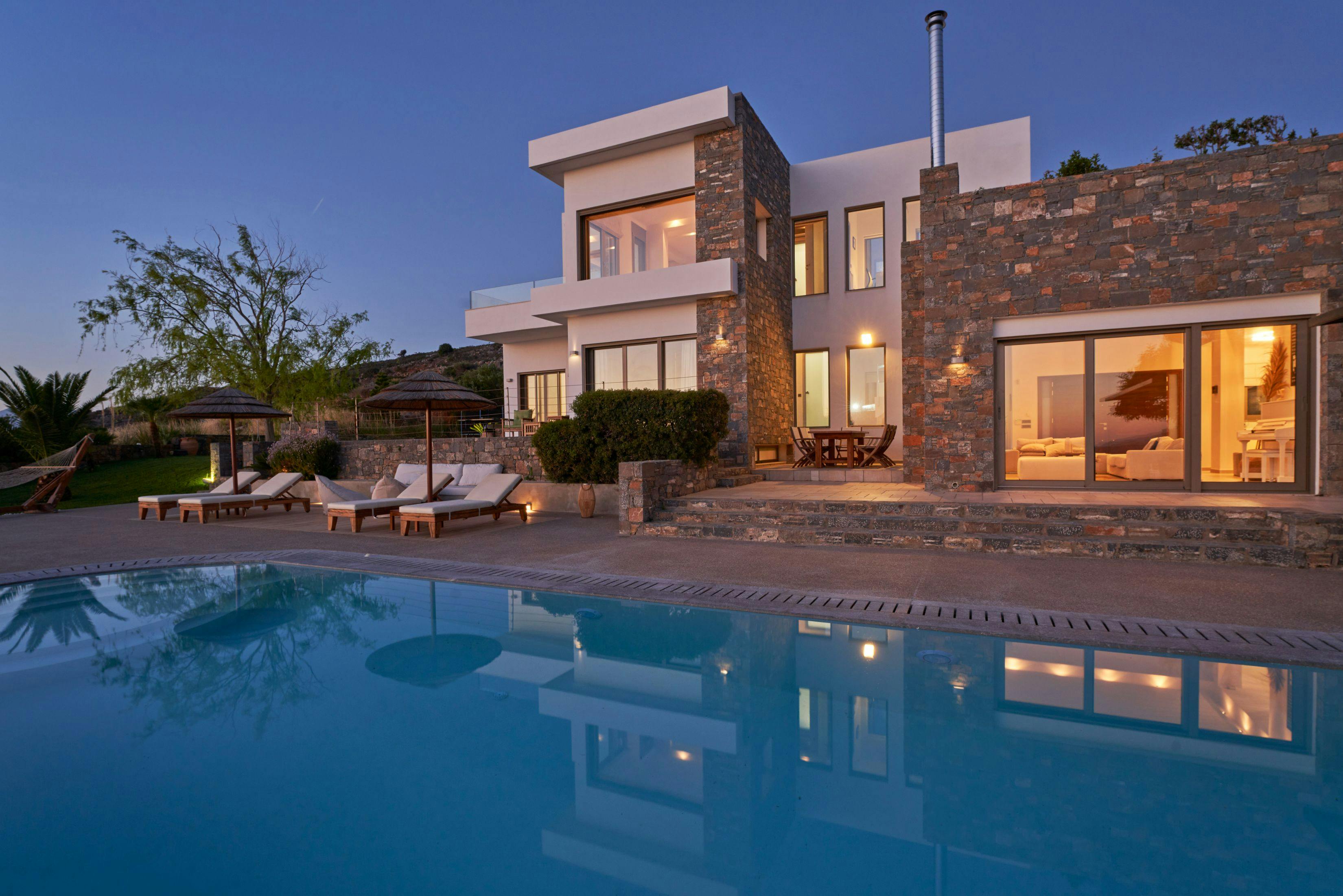 Villa Kritiko Elounda: Luxury 4-Bedroom Villa with Infinity Pool and Sea Views, Elounda