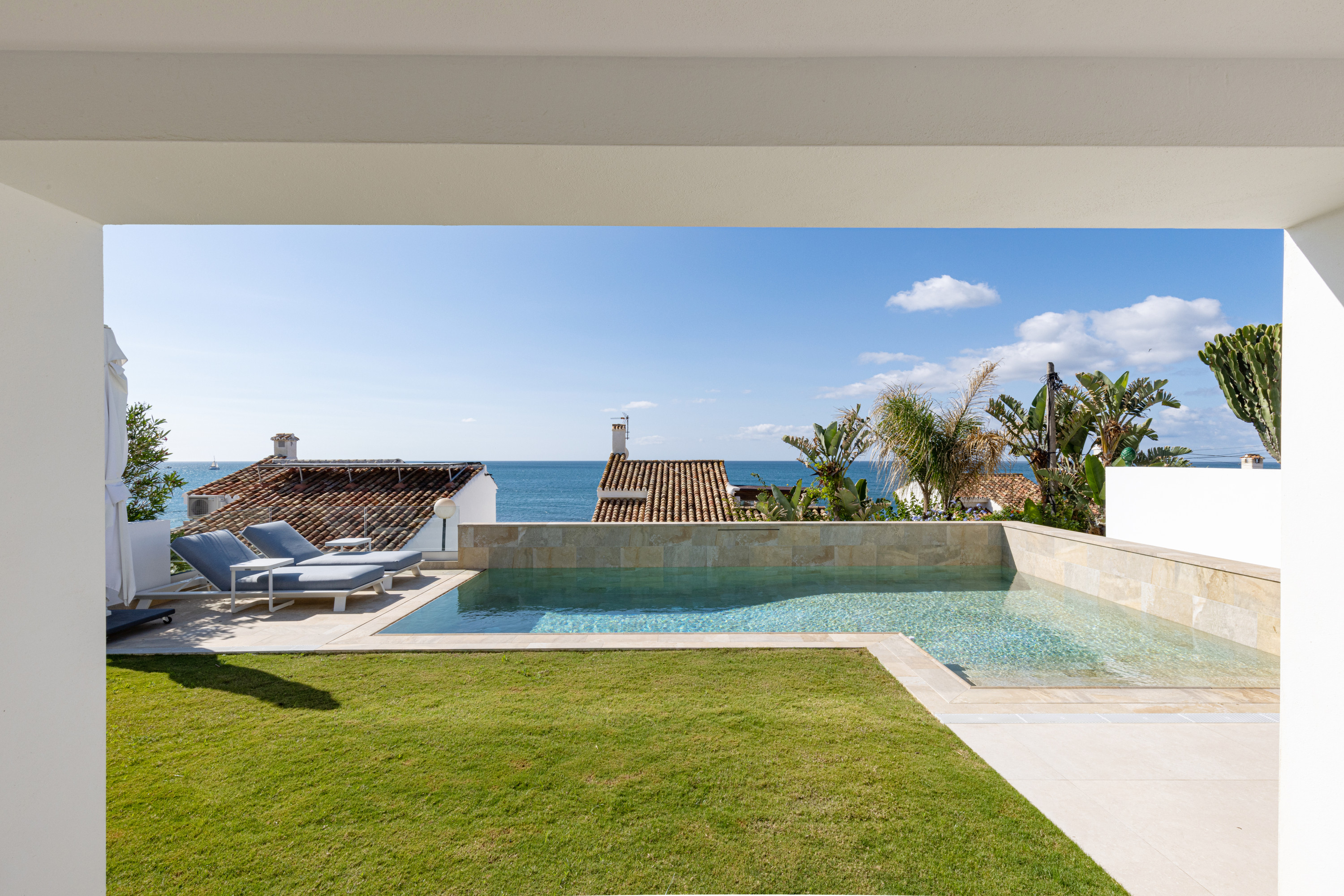 Villa La Herradura Estepona: Luxury 3-Bedroom Villa with Seaview and Pool, Estepona