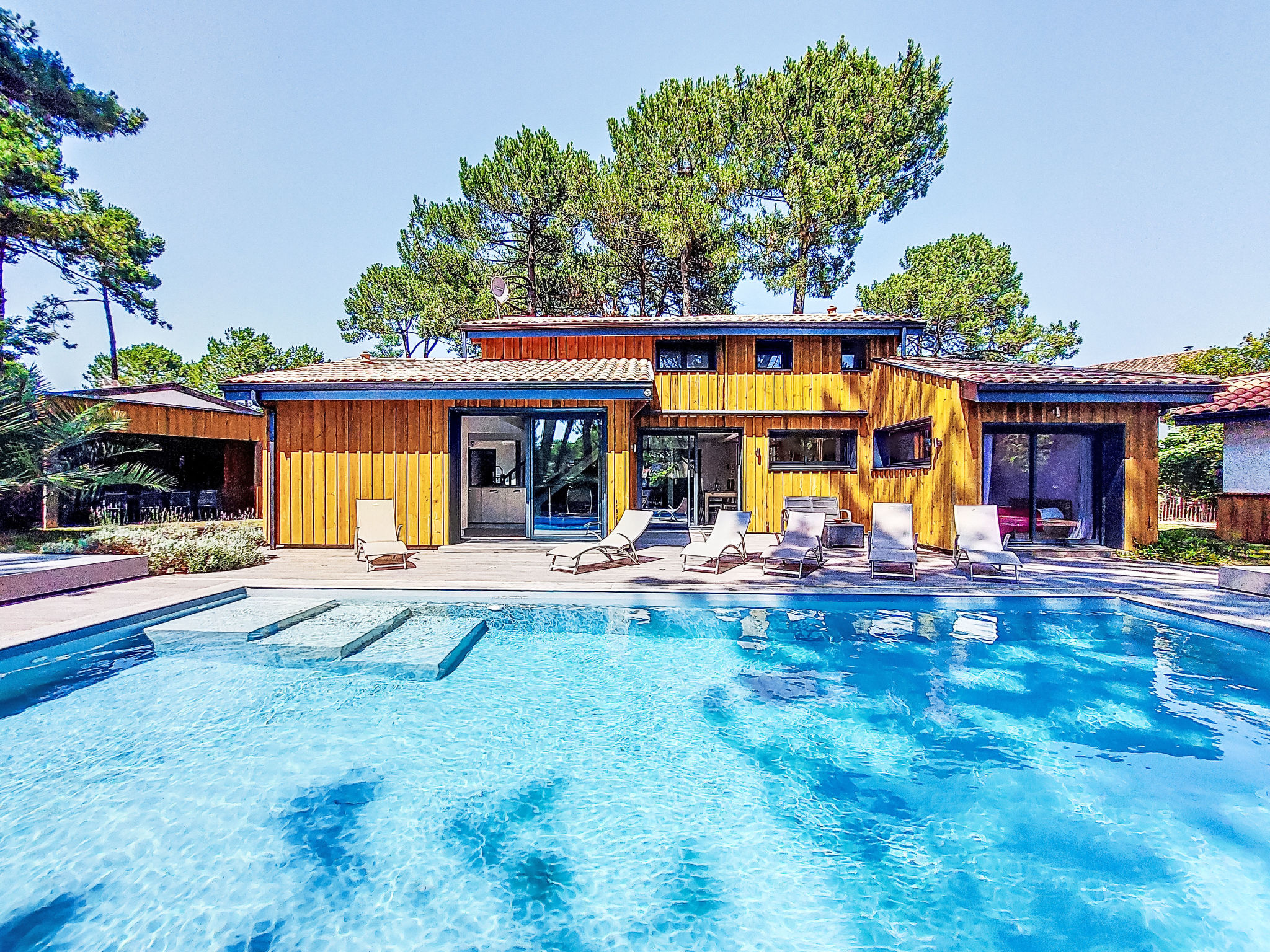 Villa Landaise Biscarrosse: Luxury 5-Bedroom Villa with Heated Pool and Eco Features in Southwest France