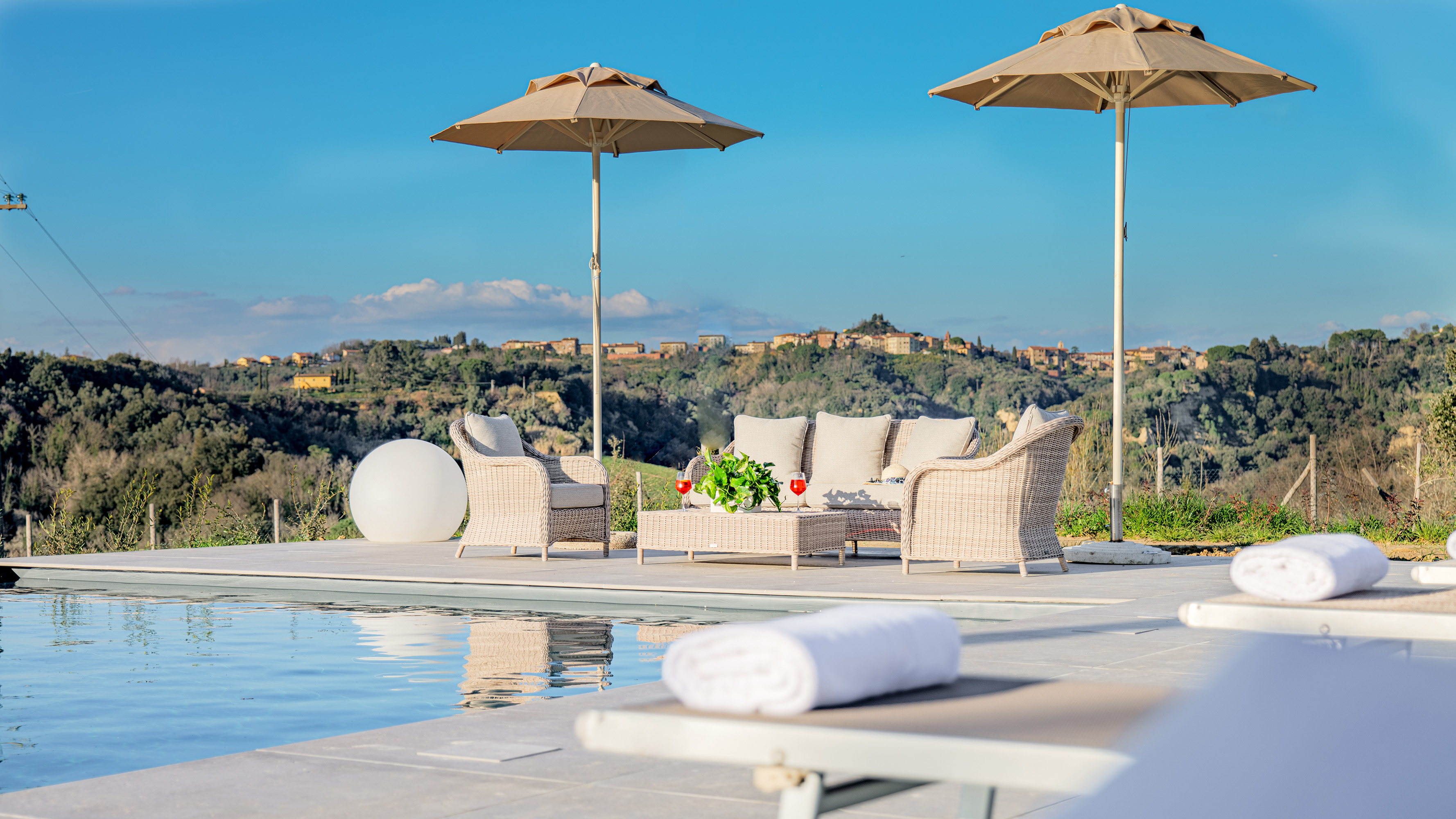 Villa Leoncavallo Tuscany: Elegant 10-Bedroom Villa with Pool in Tuscany Countryside