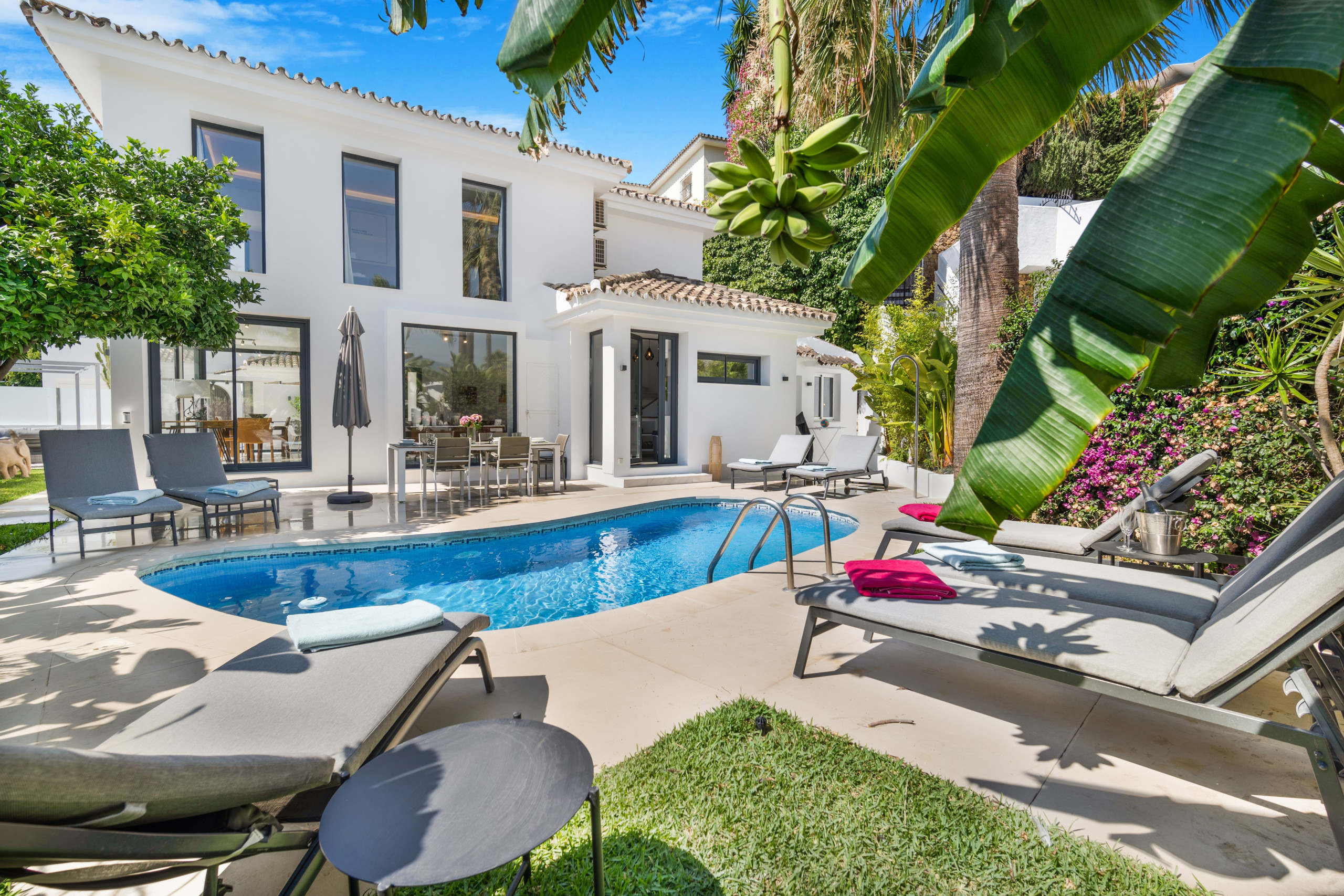 Villa Levante Alcántara: Luxury 4-Bedroom Villa with Stunning Seaview, San Pedro de Alcántara