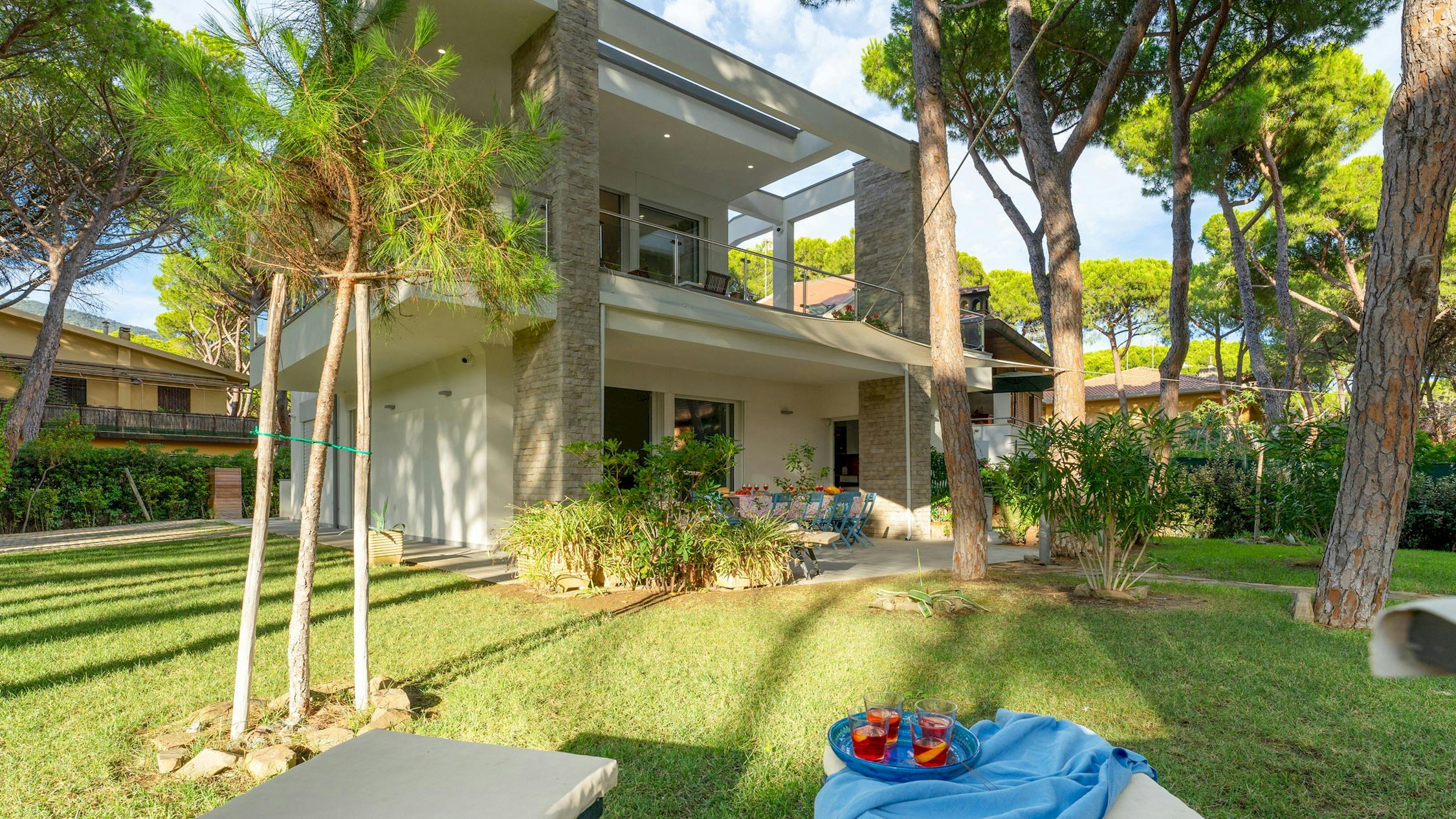 Villa Levante Castiglione: Spacious 5-Bedroom Luxury Villa Near Beach, Tuscany