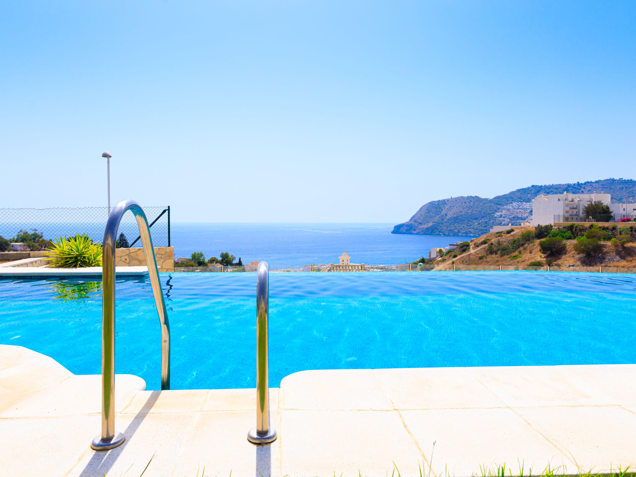 Villa Levante Herradura: Modern 4-Bedroom Semi-Detached House with Shared Pool and Sea Views on Costa Tropical