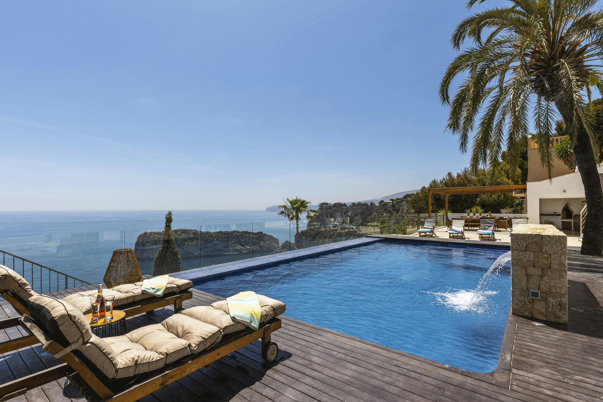 Villa Llevant Xàbia: Luxury 4-Bedroom Villa with Swimming Pool and Sea Views, Jávea