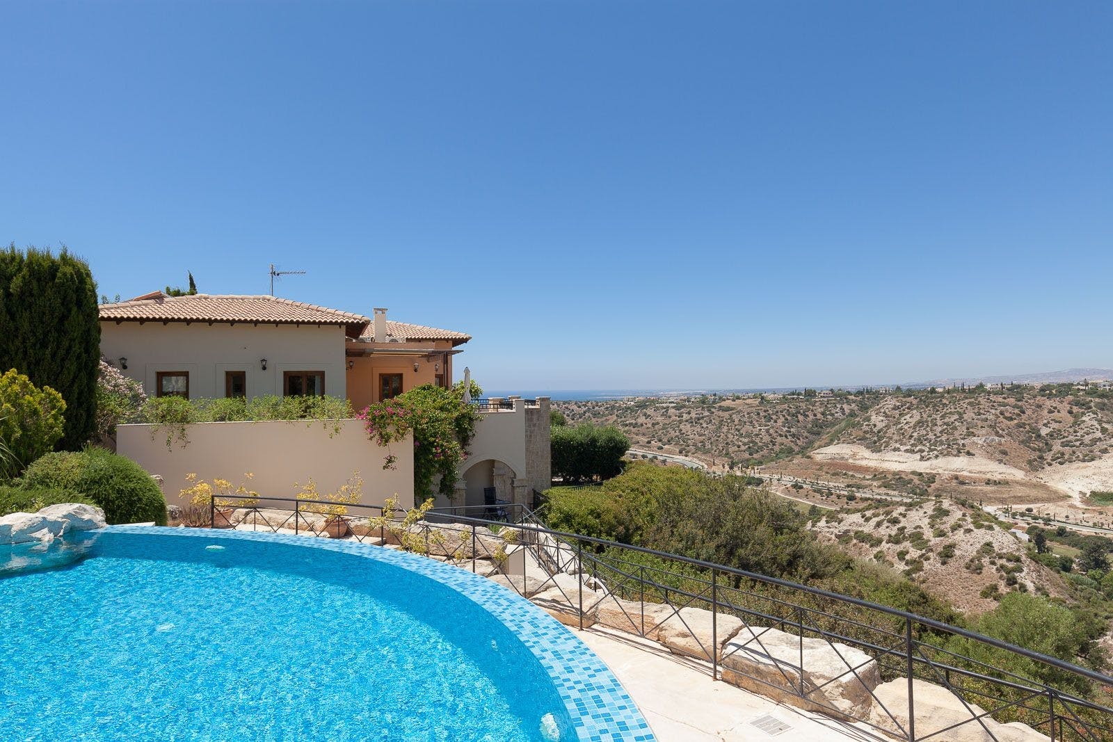 Villa Lofos Aphrodite: Stylish 3-Bedroom Apartment with Sea View and Pool, Aphrodite Hills