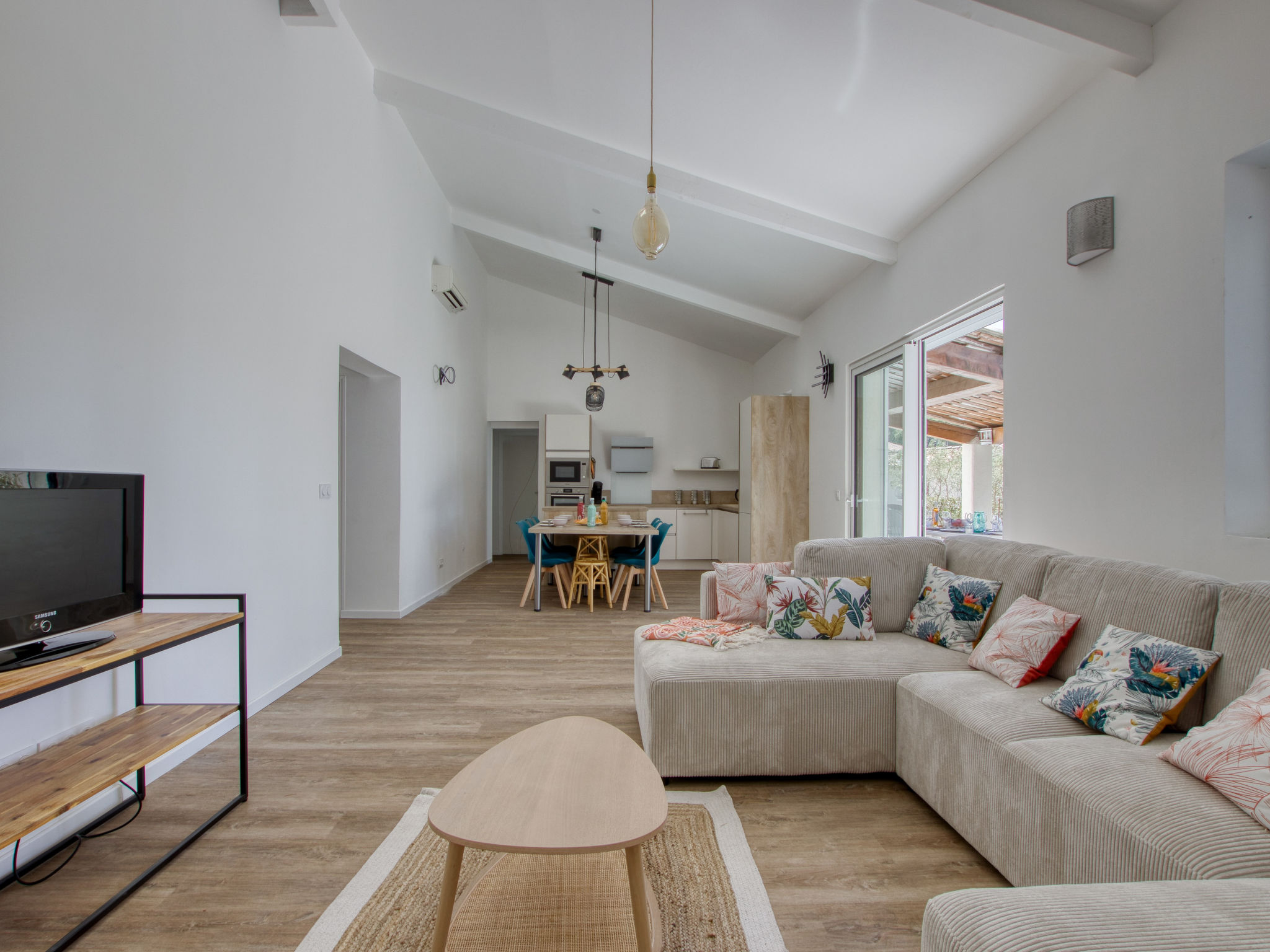 Villa Madrague Bandol: Stunning 4-Bedroom Mediterranean Villa with Sea Views and Private Garden in Provence France