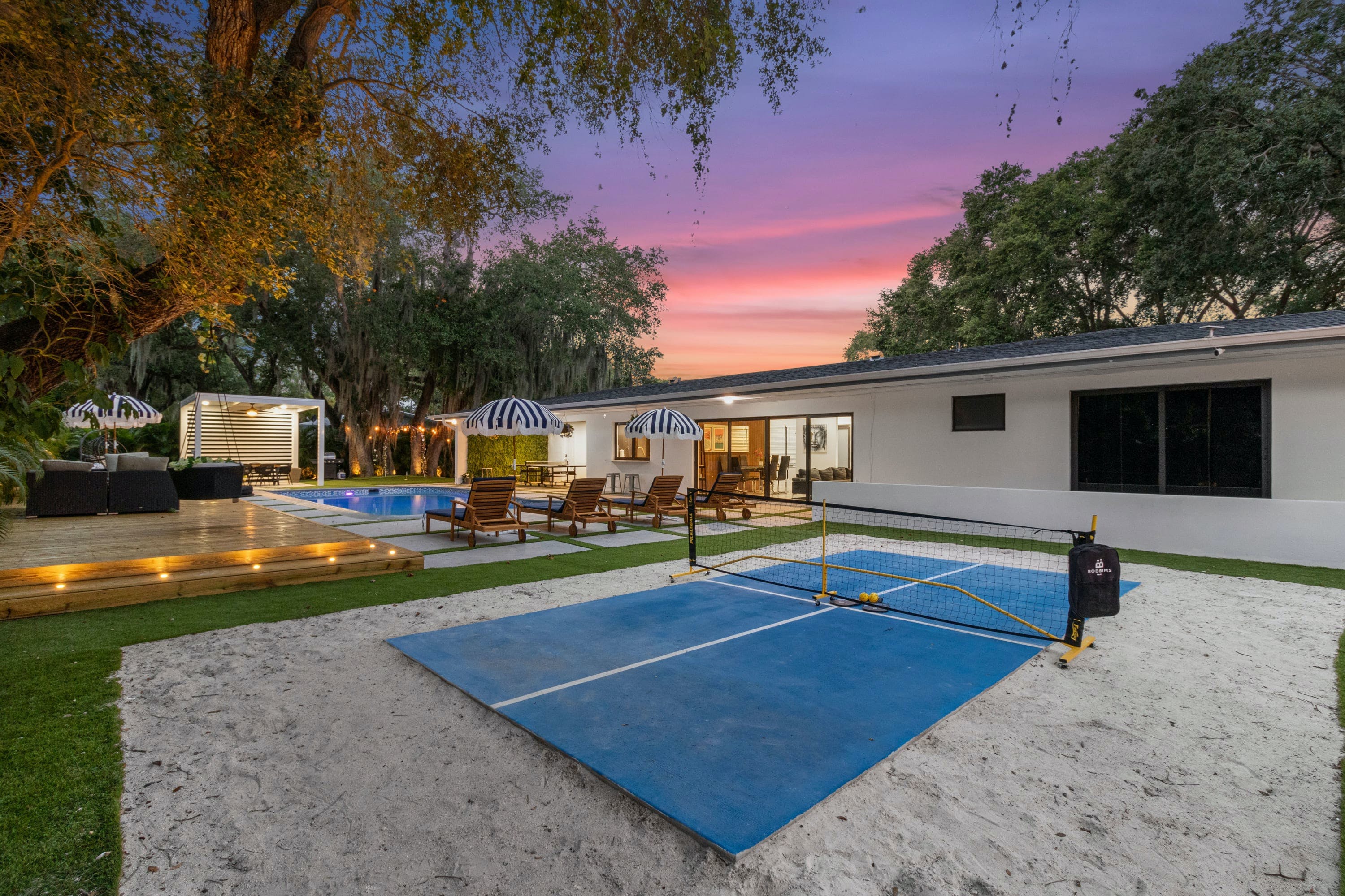 Villa Mahogany Miami: Luxury 6-Bedroom Villa with Pool and Sea Views, Miami