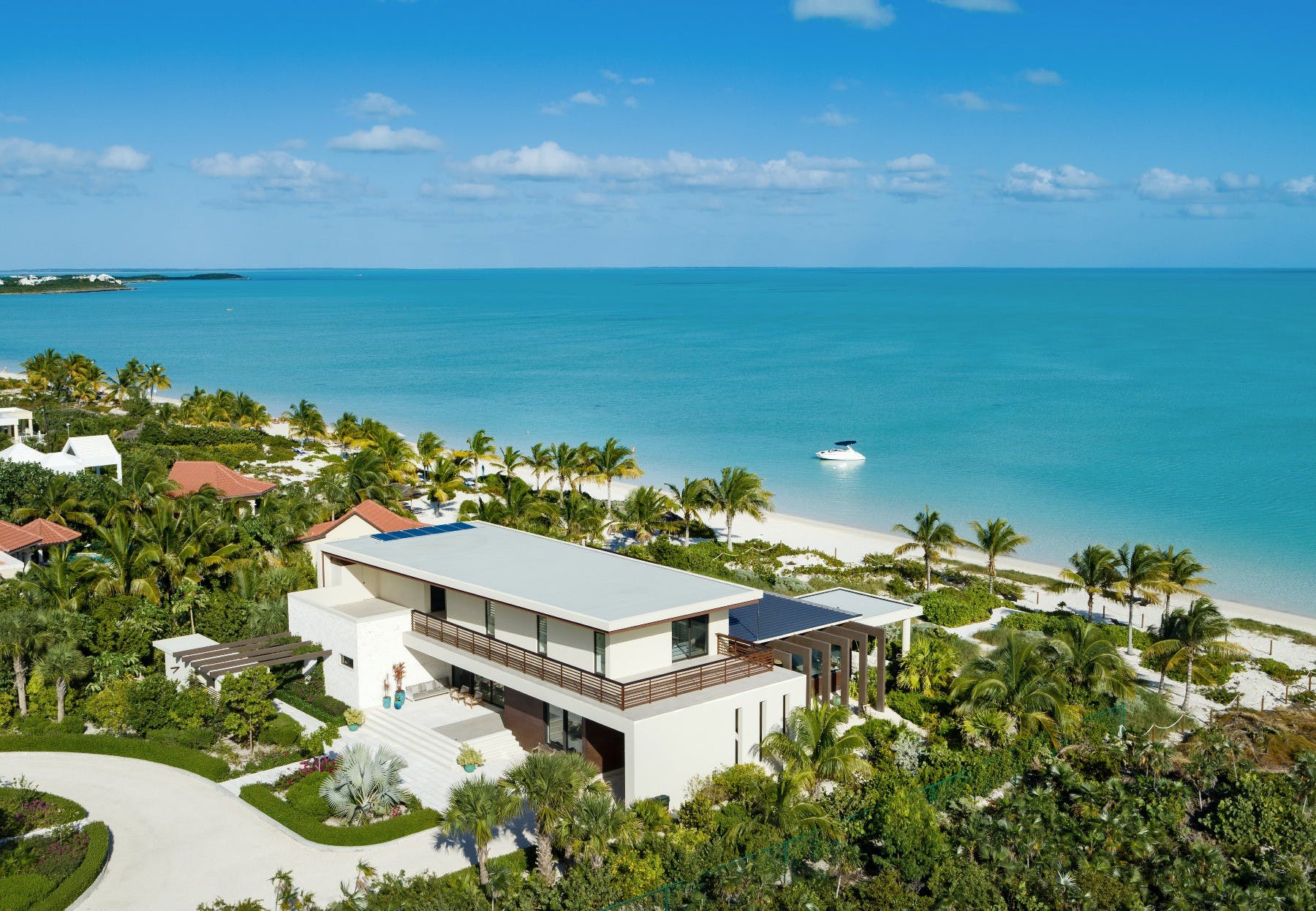 Villa Mahogany Providenciales: Luxury 6-Bedroom Apartment with Seaview and Pool, Turks and Caicos