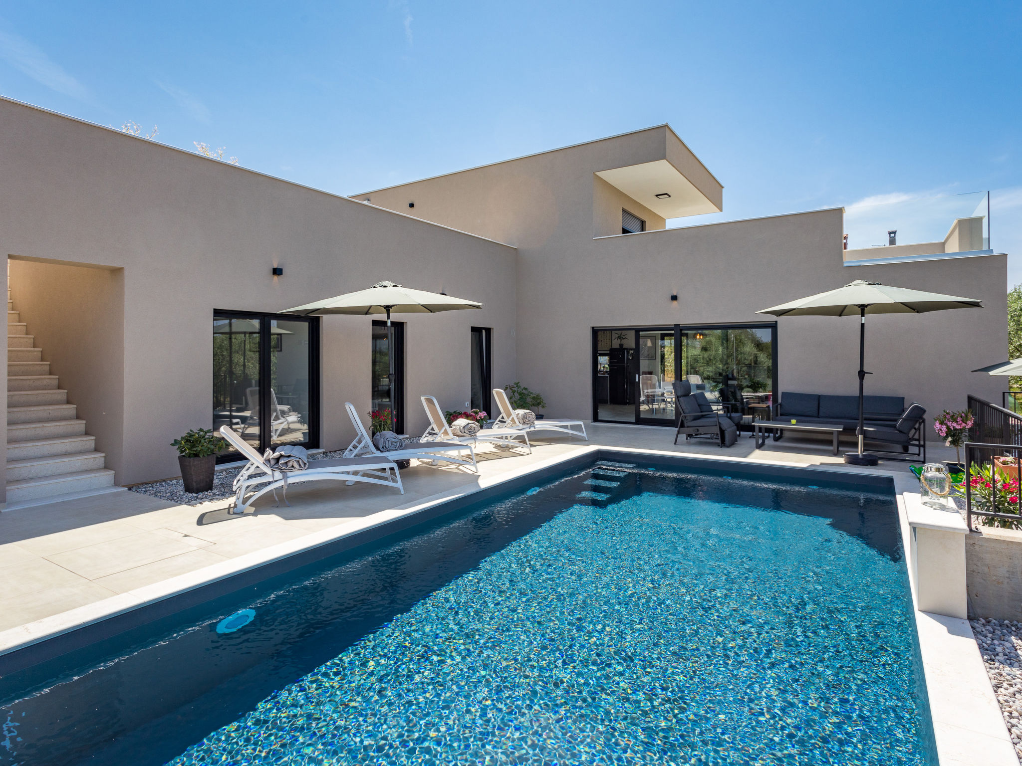 Villa Mandrac Novigrad: Stunning 3-Bedroom Contemporary Villa with Private Pool in Historic Istrian Town