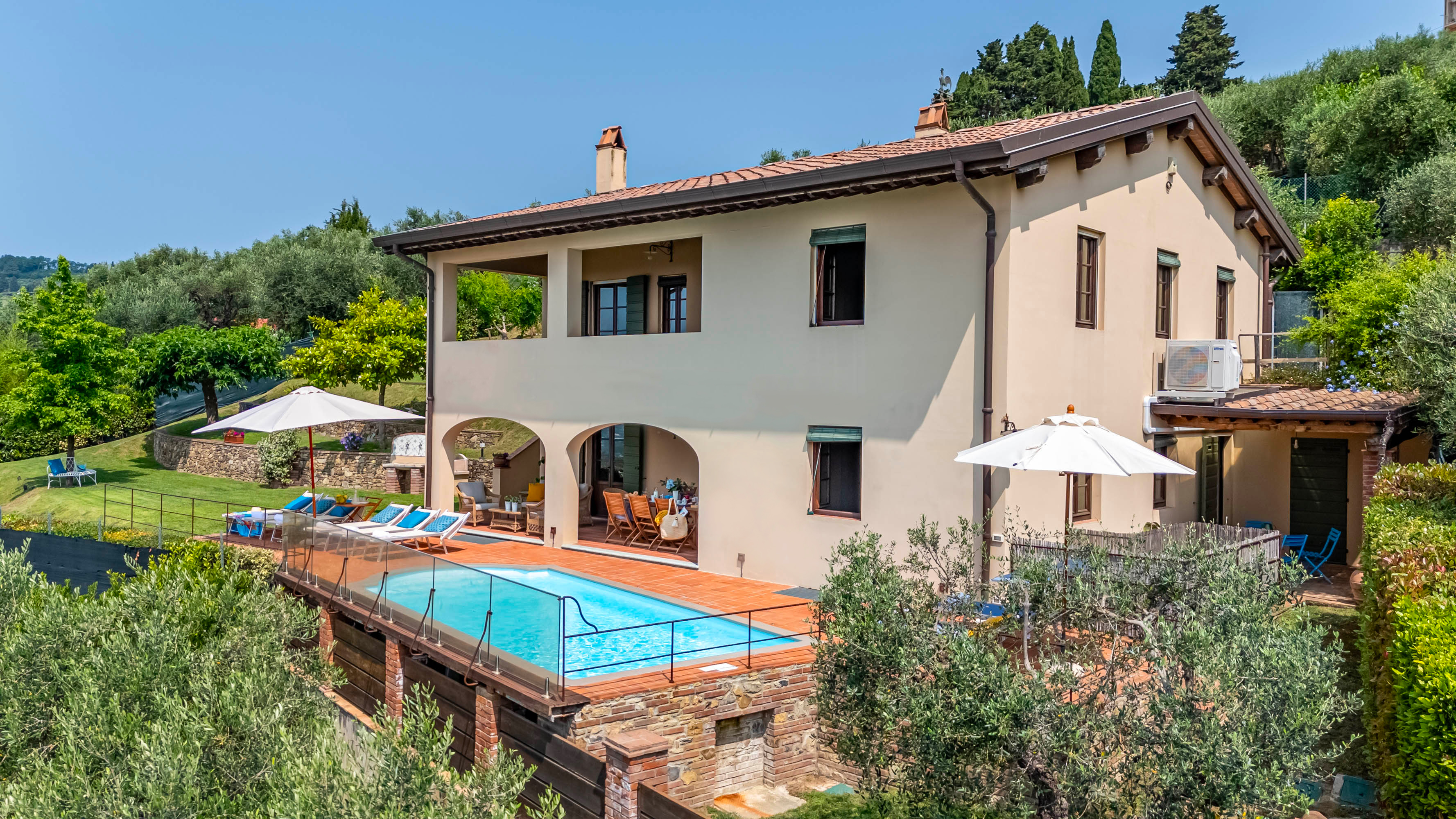 Villa Mare Versilia: Elegant 4-Bedroom Villa with Pool and Sea View, Viareggio