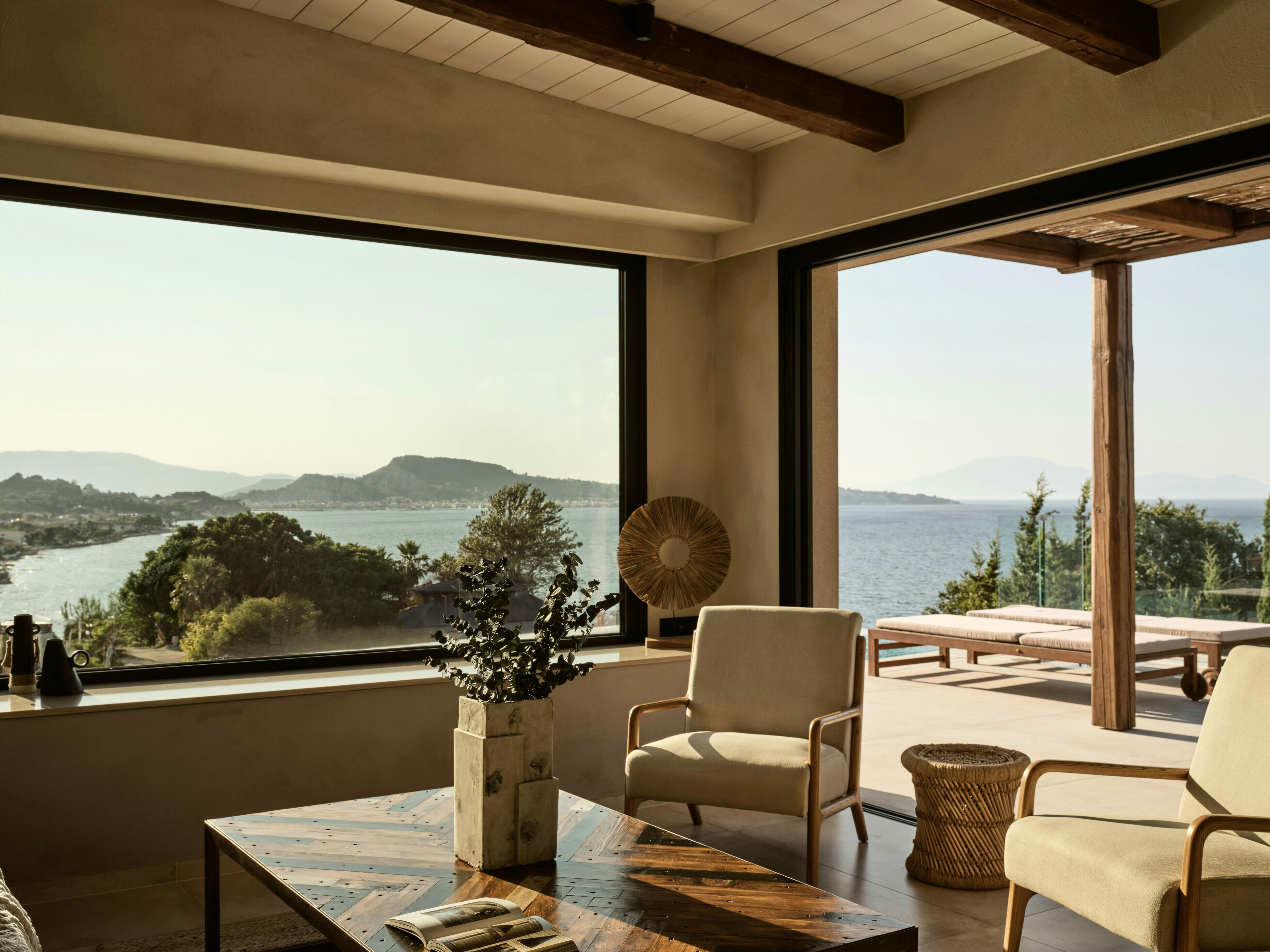 Villa Mavradia Argassi: Romantic 2-Bedroom Villa with Infinity Pool and Sea Views, Argassi