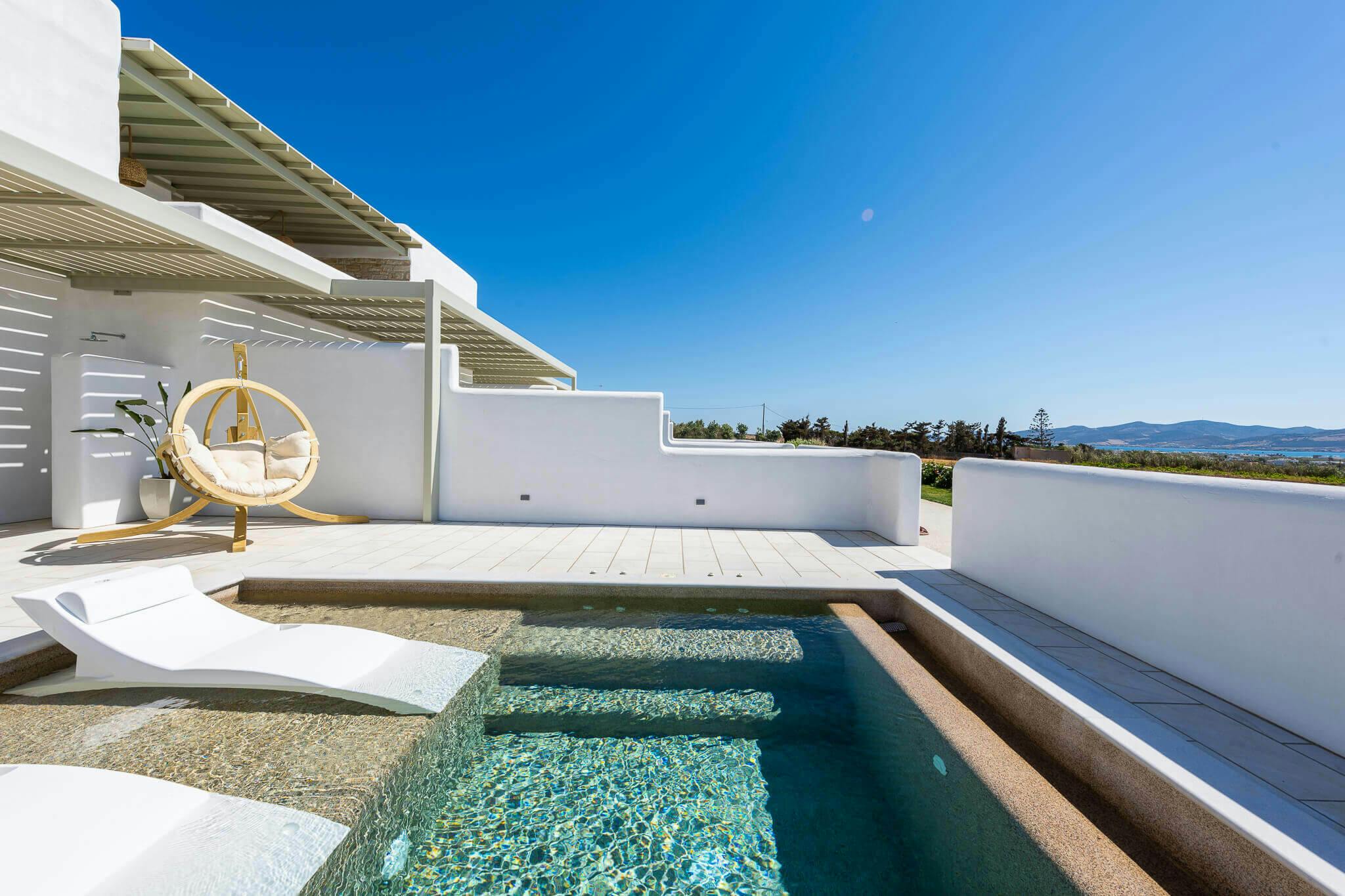 Villa Mavros Paros: Luxury 2-Bedroom Villa with Private Pool and Air-Con, Paros