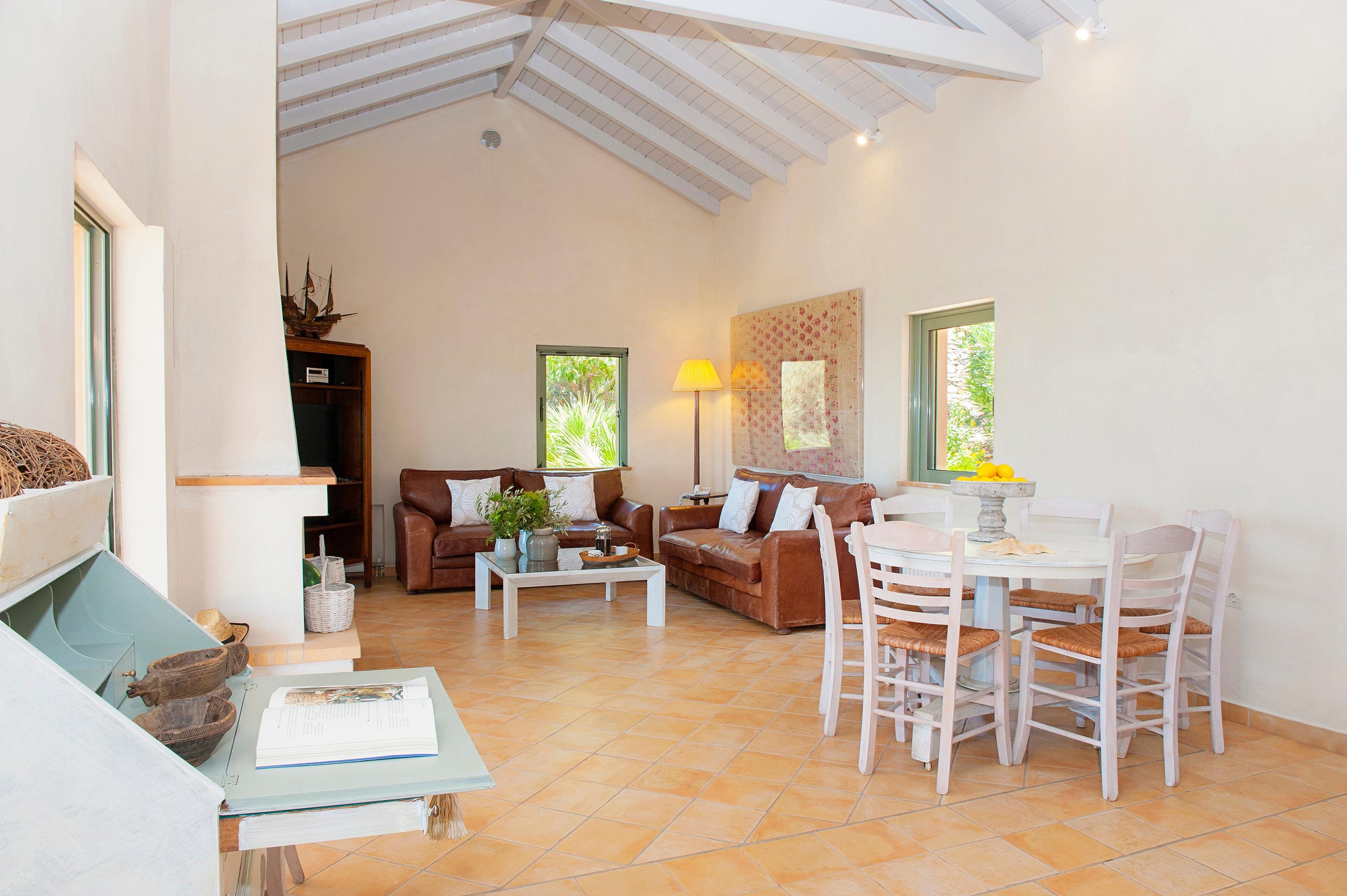 Villa Megalo Samos: Luxury 4-Bedroom Villa with Sea Views and Pool, Samos