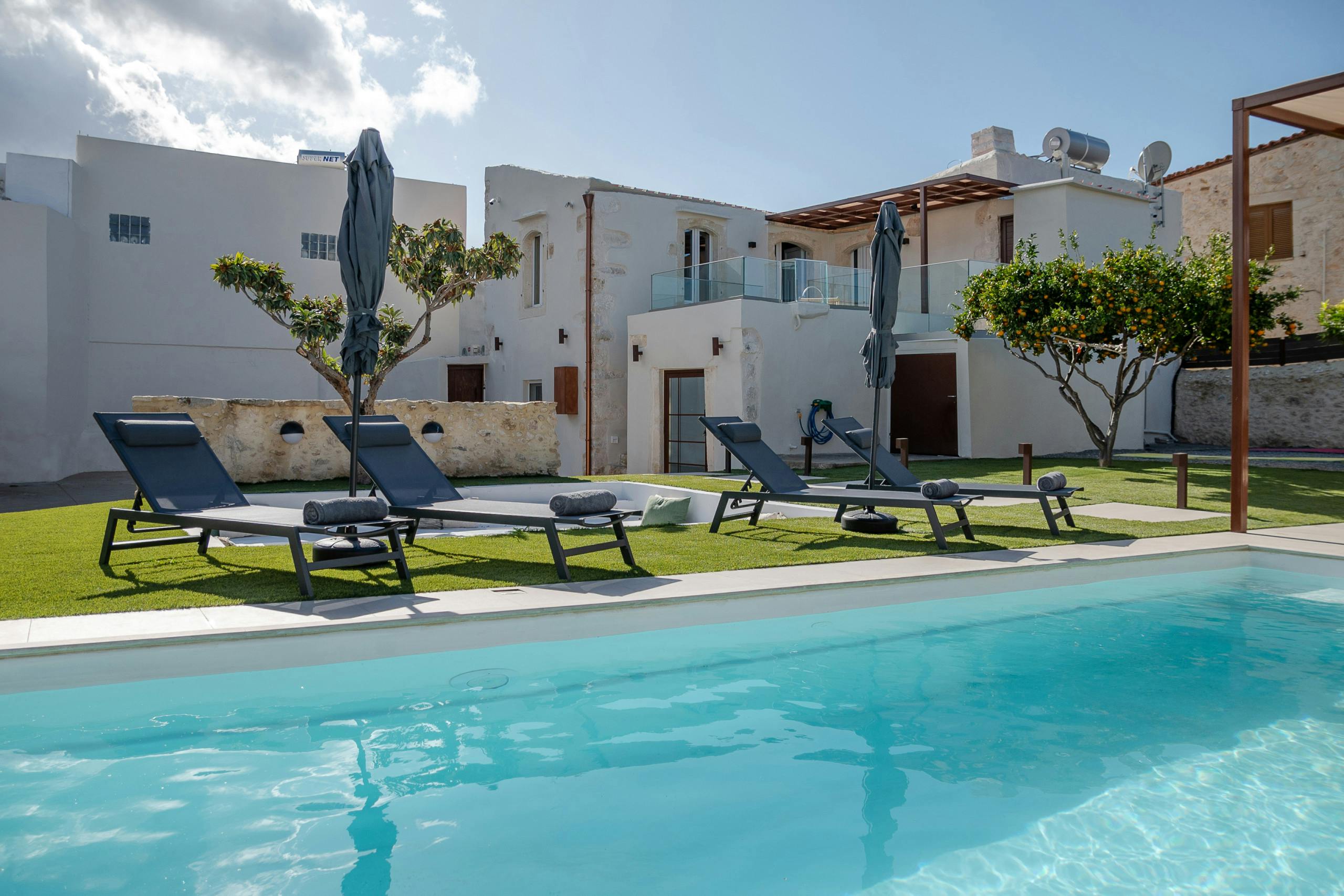 Villa Meli Erfi: Luxury 4-Bedroom Villa with Private Pool and Air Conditioning, Rethymno