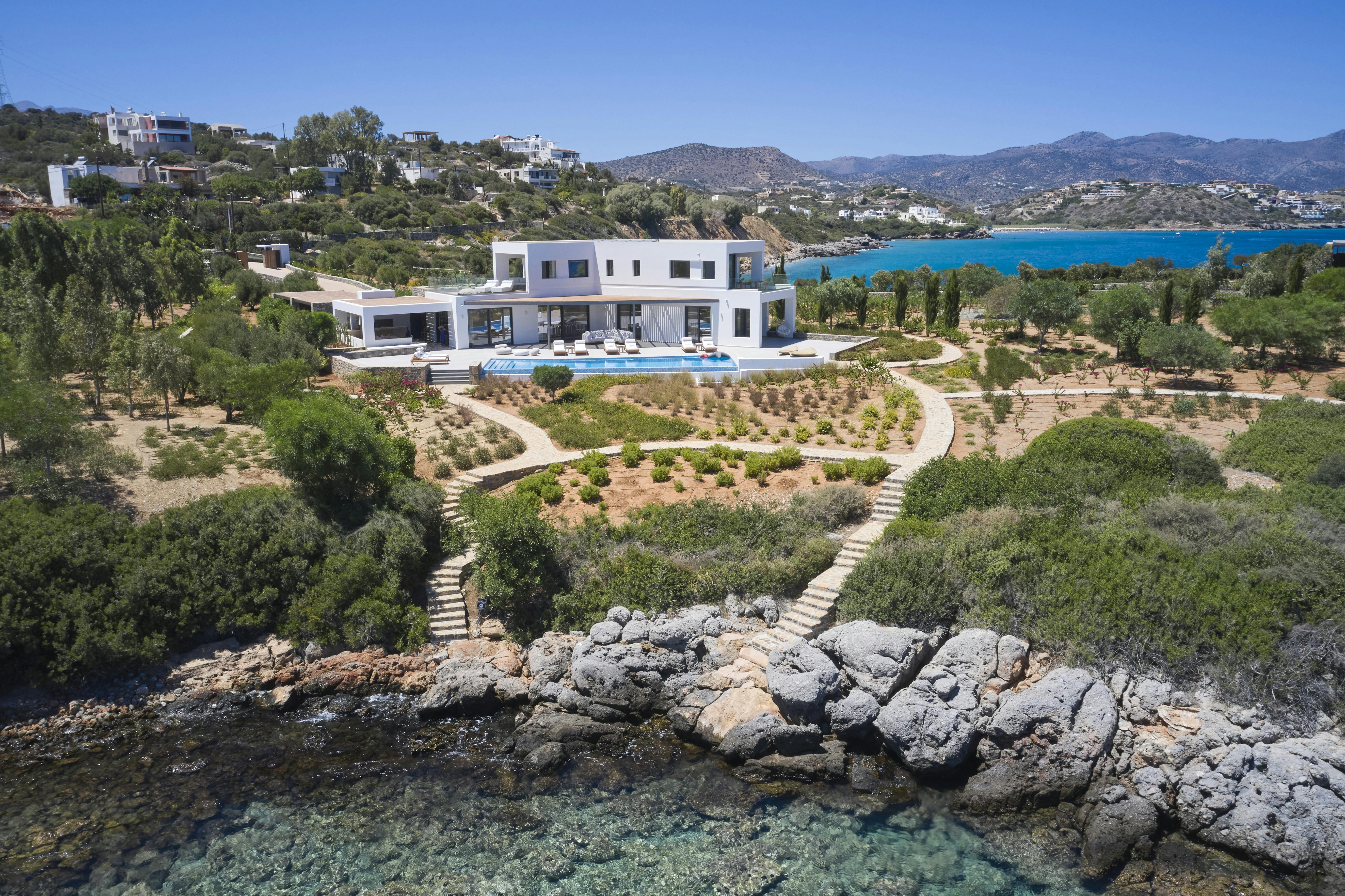 Villa Meltemi Agios: Luxury 6-Bedroom Villa with Infinity Pool and Sea Views, Agios Nikolaos