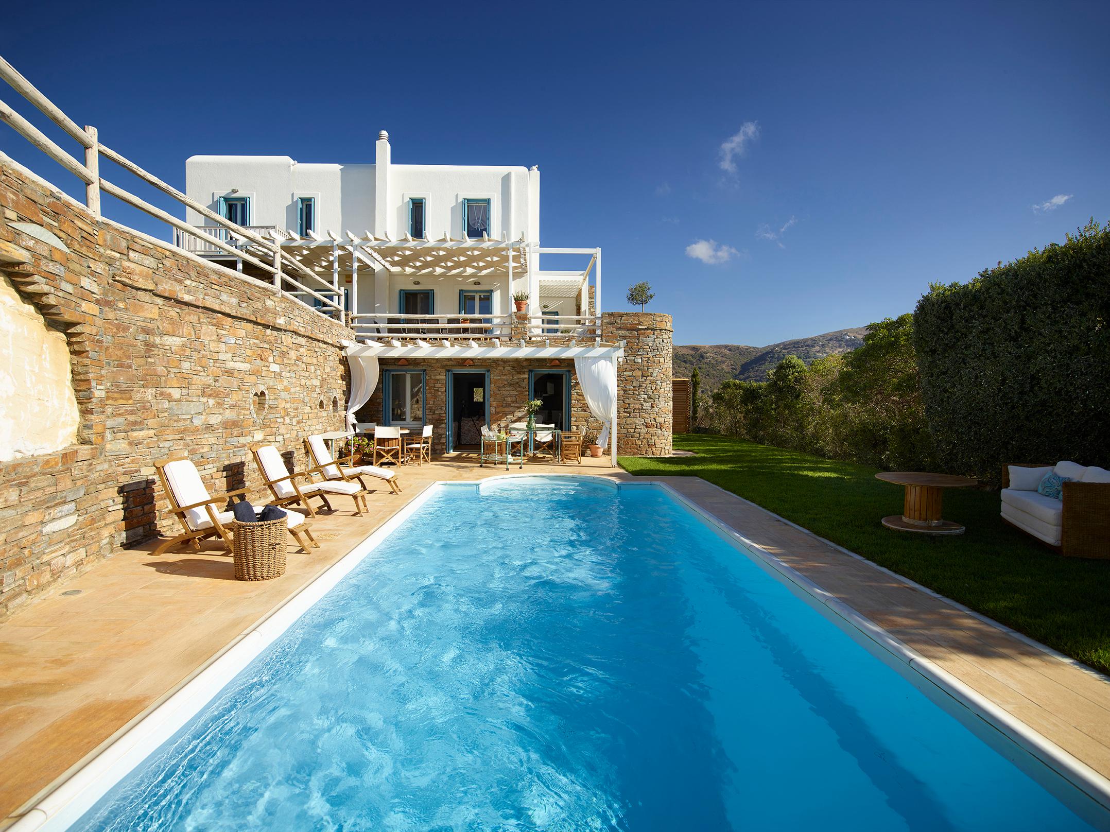 Villa Meltemi Andros Andros 8: Spacious 5-Bedroom Luxury Apartment with Pool and Sea Views, Andros