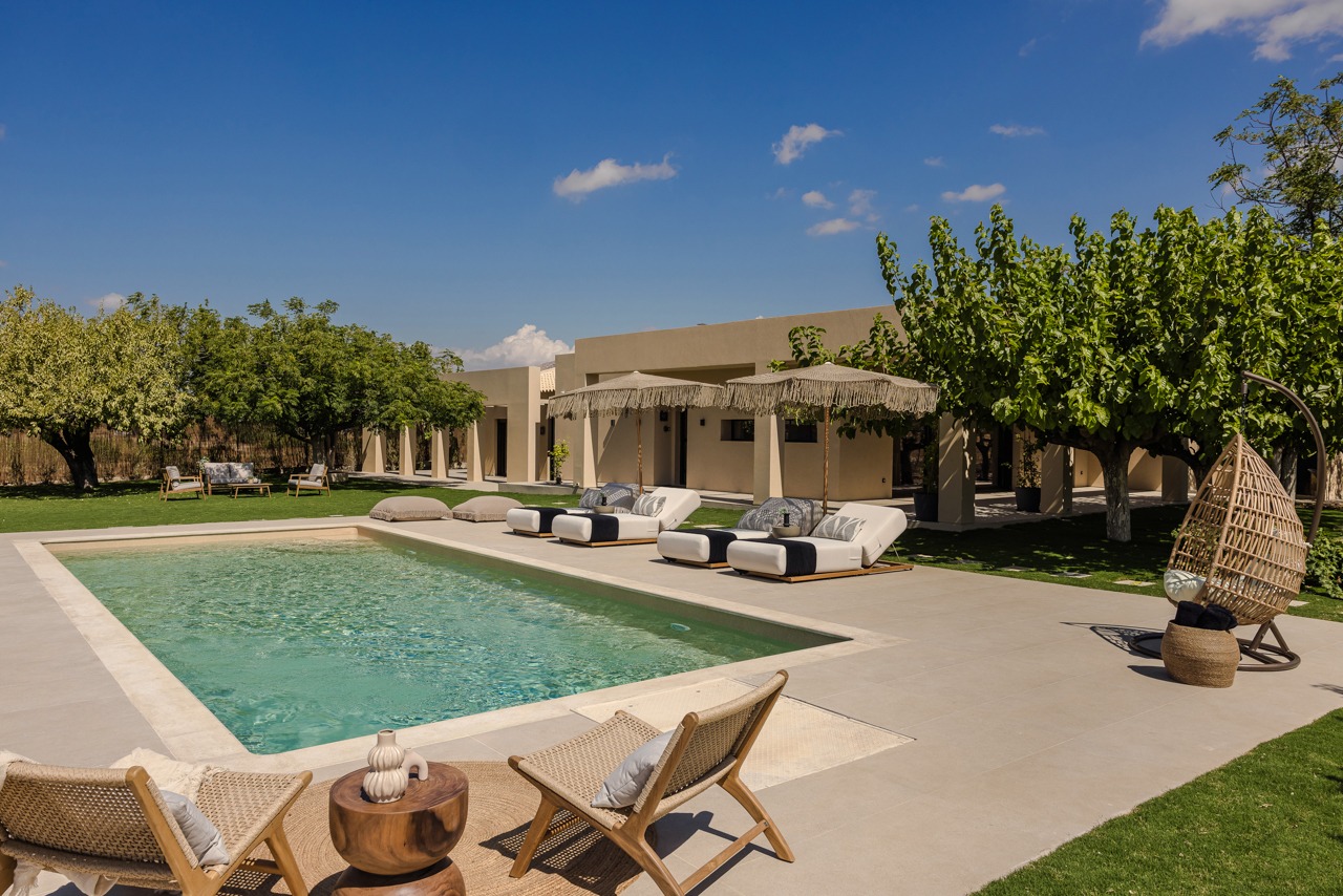 Villa Meltemi Attica: Luxury 4-Bedroom Apartment with Pool, East Attica