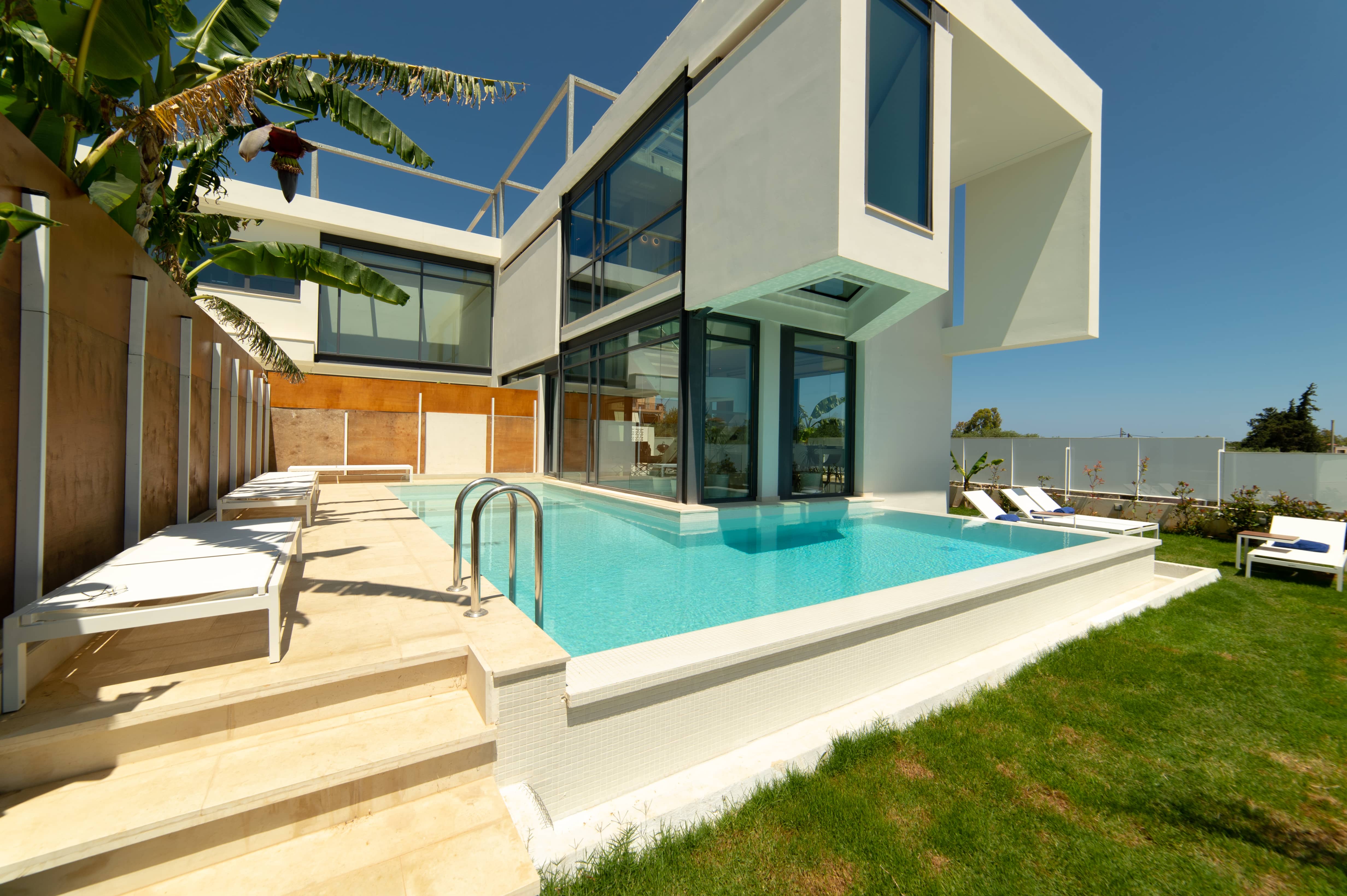 Villa Meltemi Daratsos: Luxury 4-Bedroom Apartment with Sea Views and Pool, Chania