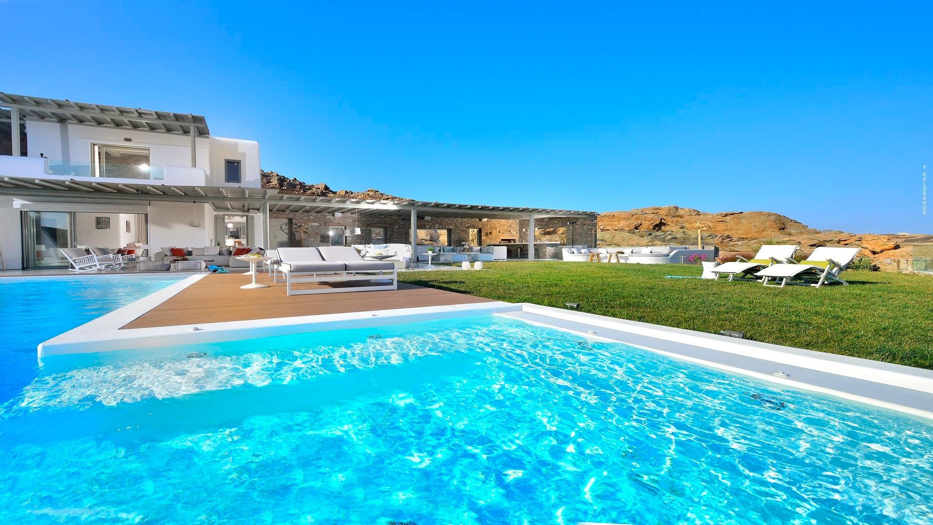 Villa Meltemi Elia Elia 13: Spacious 6-Bedroom Apartment with Infinity Pool and Sea Views, Elia