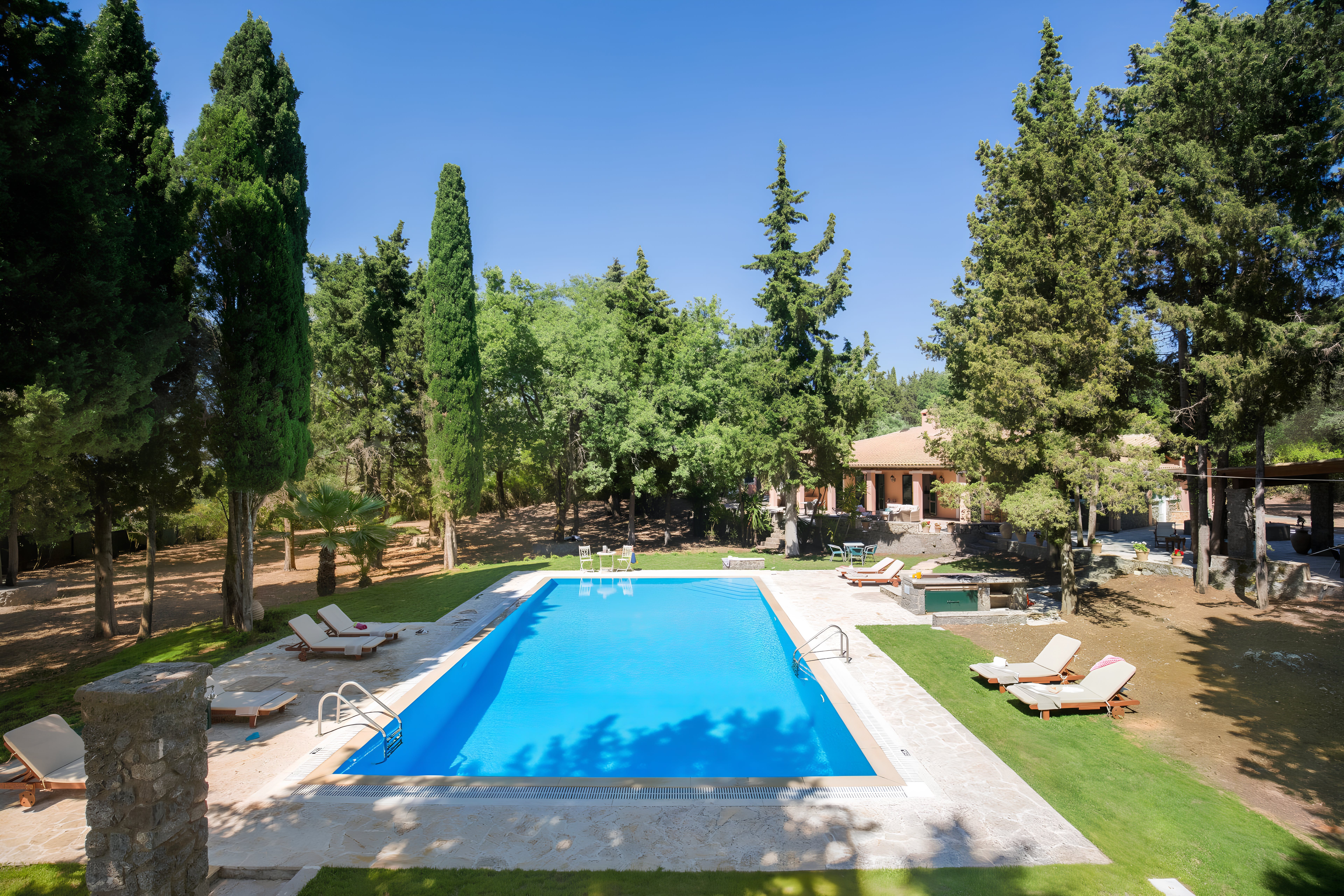 Villa Meltemi Gastouri: Luxury 5-Bedroom Villa with Stunning Seaviews, Corfu