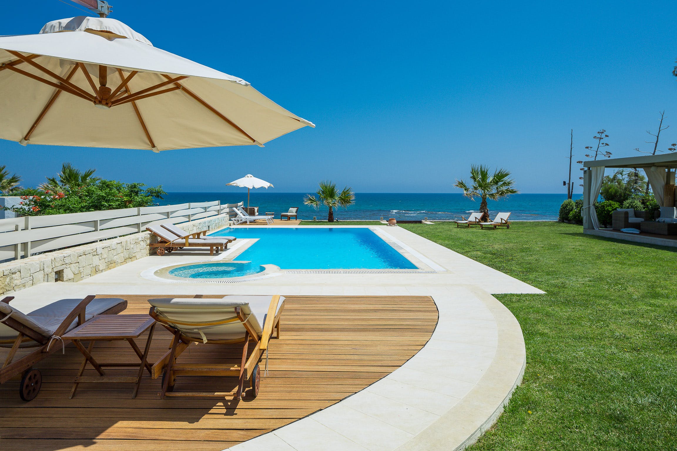 Villa Meltemi Hersonissos: Spacious 5-Bedroom Beachfront Apartment with Pool, Crete