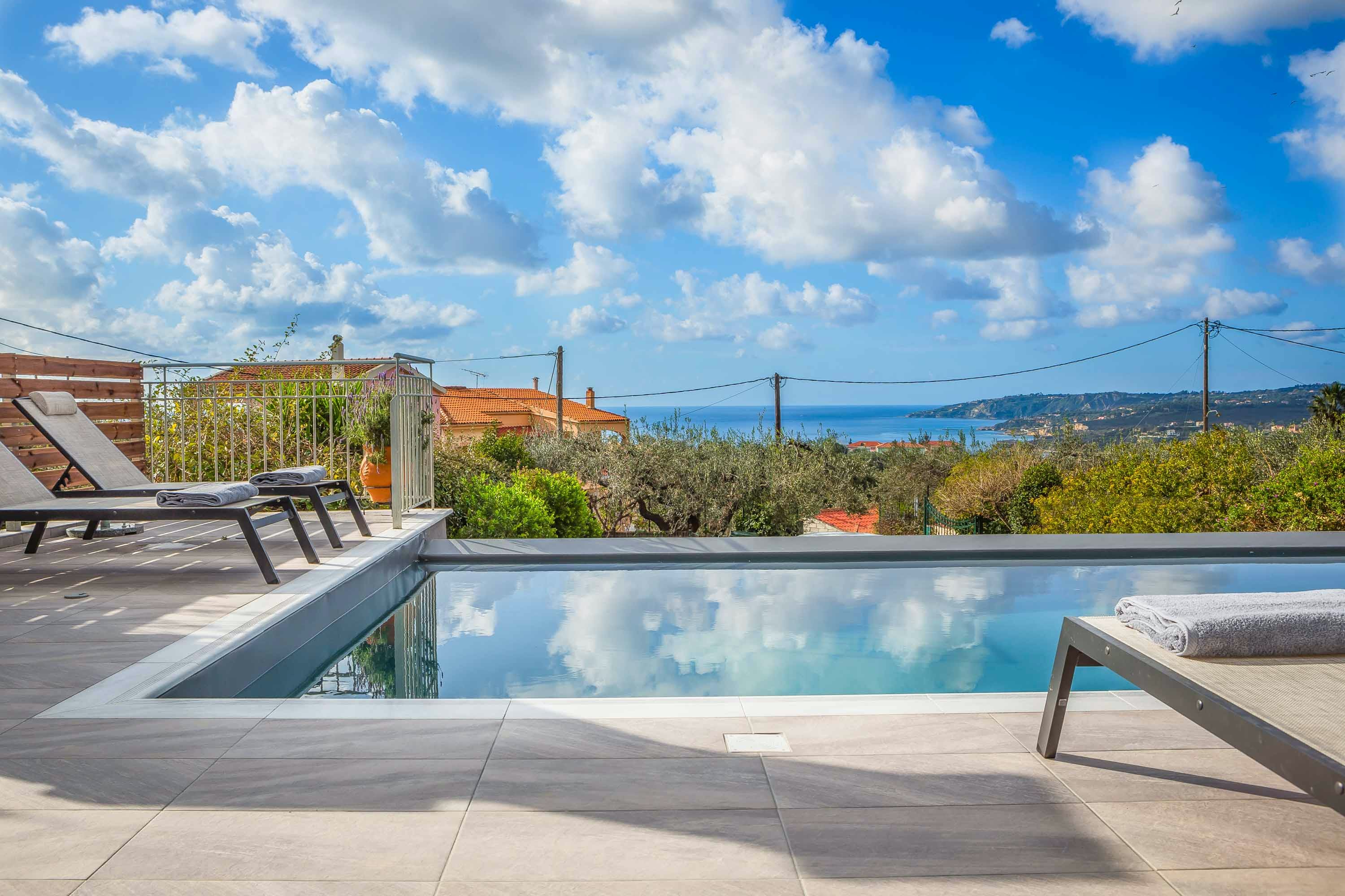 Villa Meltemi Kefallonia: 3-Bedroom Beachfront Villa with Infinity Pool, Kefalonia