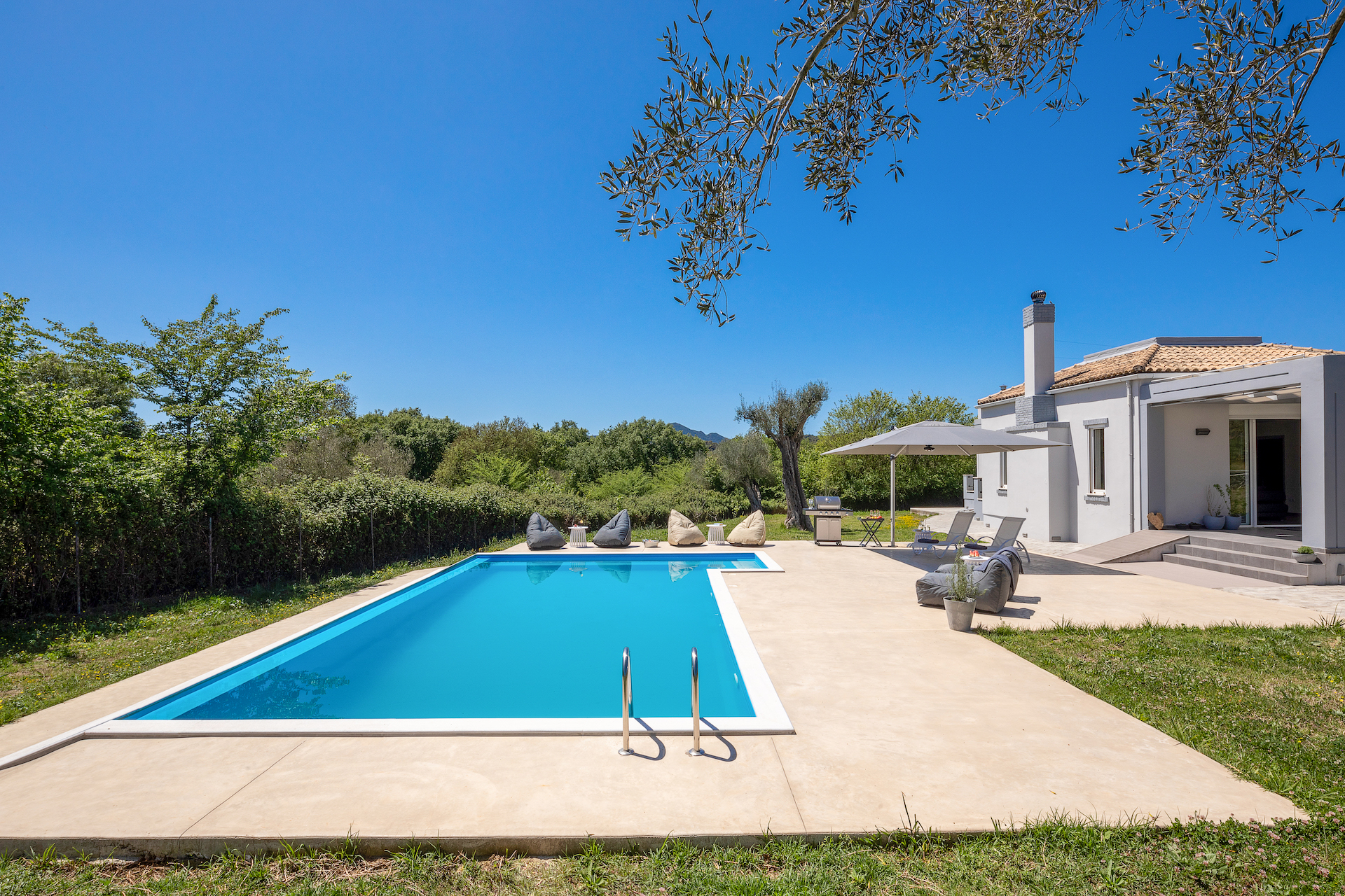 Villa Meltemi Kontokali: Spacious 3-Bedroom Apartment with Seaview and Pool, Corfu
