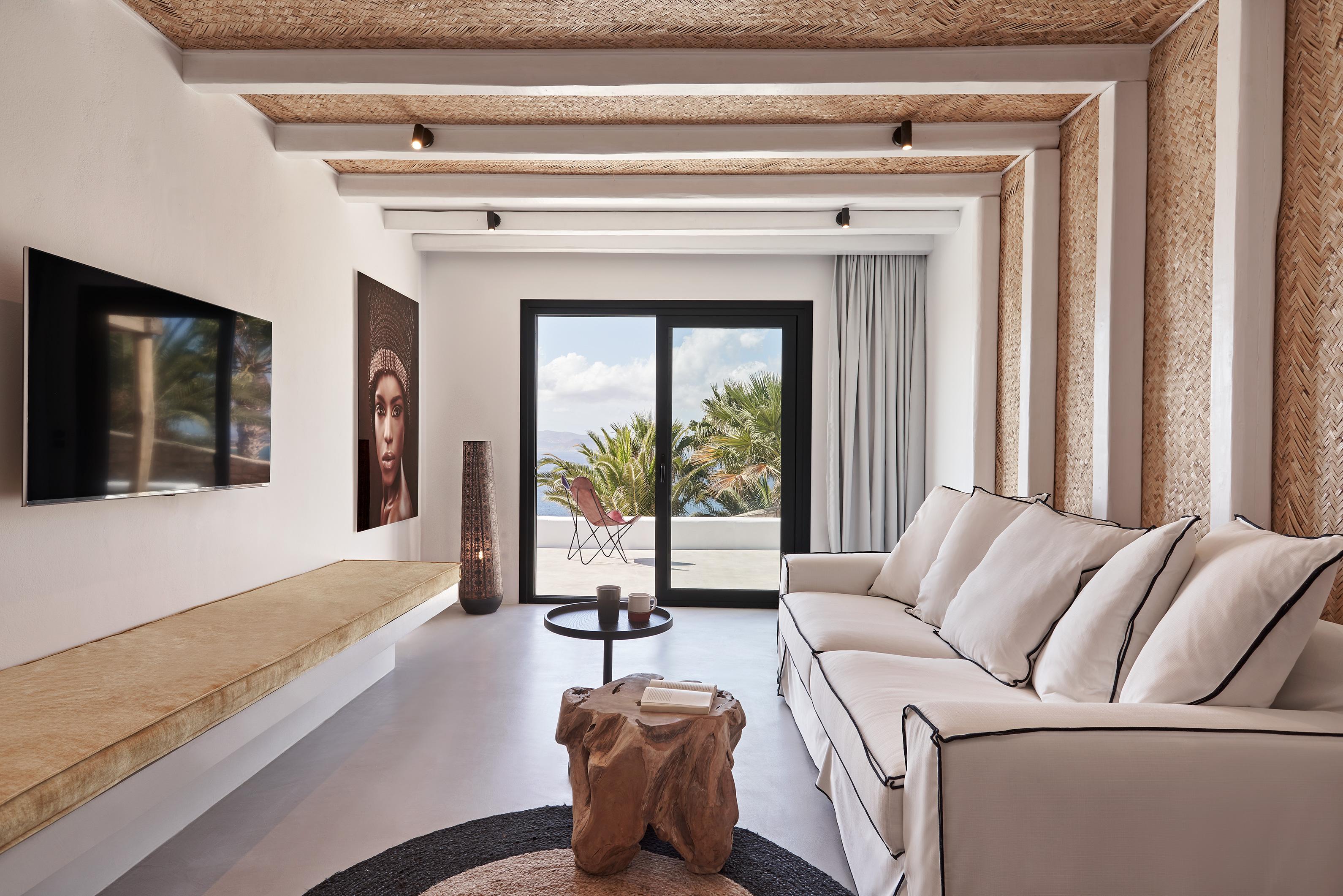 Villa Aegeos Fanari Naxos: Spacious 4-Bedroom Luxury Apartment with Sea Views, Naxos